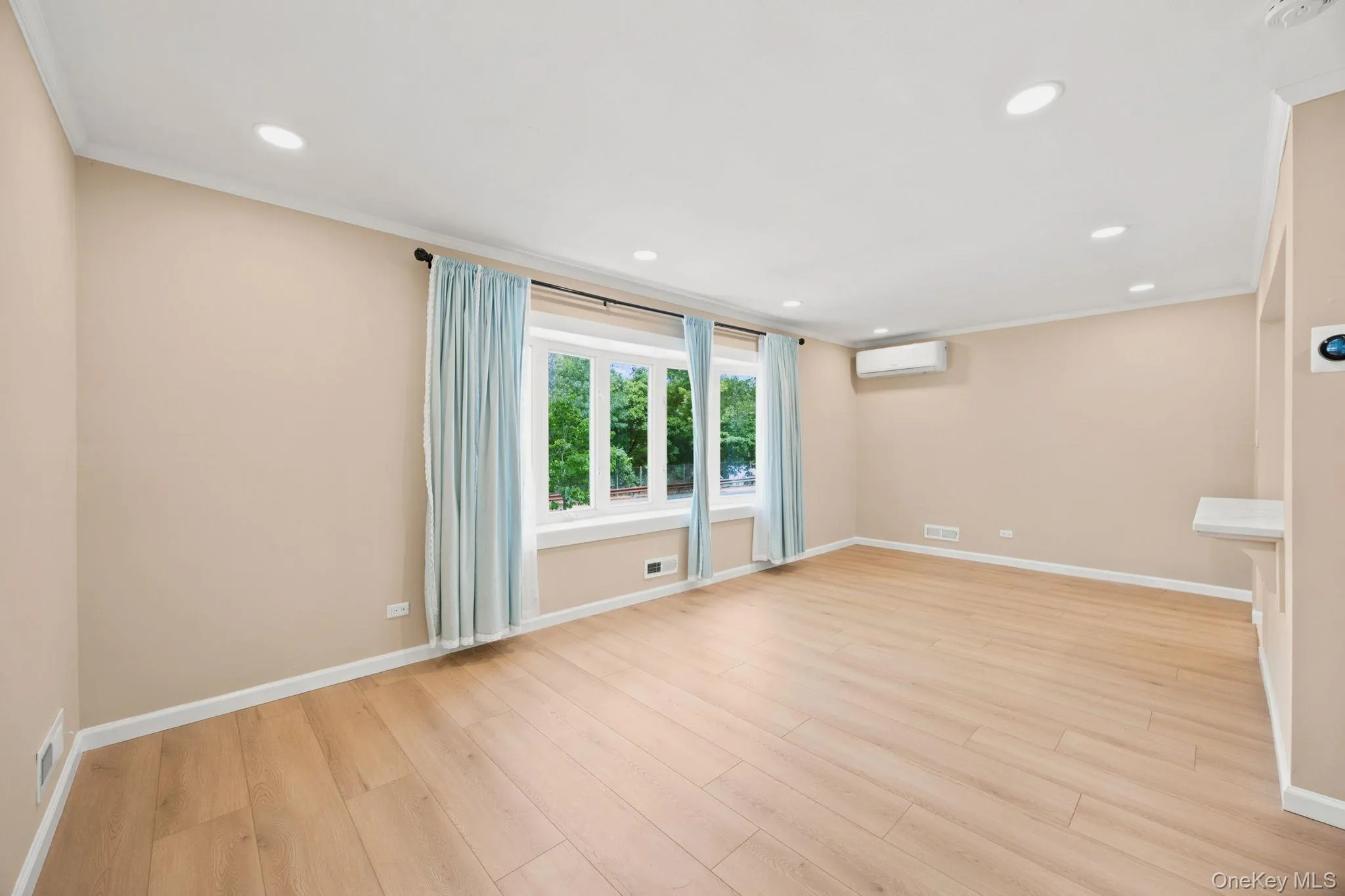 2811 Clearview Expressway, New York, NY, 4 Bedrooms Bedrooms, 11 Rooms Rooms,3 BathroomsBathrooms,Residential,For Rent,Clearview,0,1026209 2811 Clearview Expressway, New York, NY, 4 Bedrooms Bedrooms, 11 Rooms Rooms,3 BathroomsBathrooms,Residential,For Rent,Clearview,0,1026209