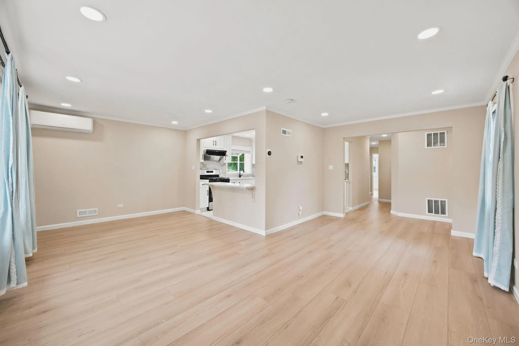 2811 Clearview Expressway, New York, NY, 4 Bedrooms Bedrooms, 11 Rooms Rooms,3 BathroomsBathrooms,Residential,For Rent,Clearview,0,1026209 2811 Clearview Expressway, New York, NY, 4 Bedrooms Bedrooms, 11 Rooms Rooms,3 BathroomsBathrooms,Residential,For Rent,Clearview,0,1026209