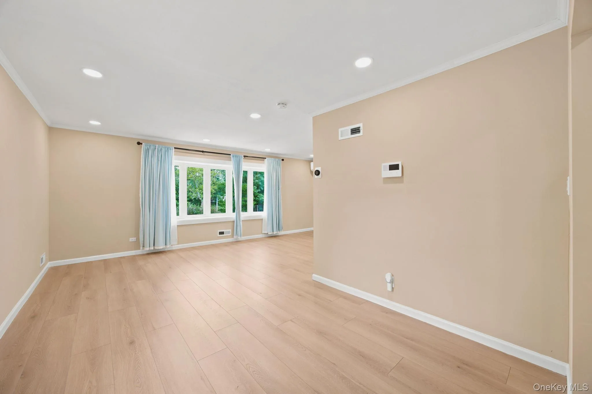 2811 Clearview Expressway, New York, NY, 4 Bedrooms Bedrooms, 11 Rooms Rooms,3 BathroomsBathrooms,Residential,For Rent,Clearview,0,1026209 2811 Clearview Expressway, New York, NY, 4 Bedrooms Bedrooms, 11 Rooms Rooms,3 BathroomsBathrooms,Residential,For Rent,Clearview,0,1026209