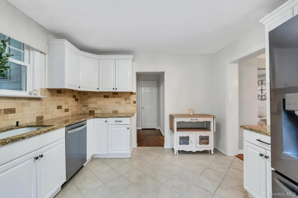 214 1st Street, Smithtown, NY, 3 Bedrooms Bedrooms, 7 Rooms Rooms,2 BathroomsBathrooms,Residential,For Rent,1st,0,1026215 214 1st Street, Smithtown, NY, 3 Bedrooms Bedrooms, 7 Rooms Rooms,2 BathroomsBathrooms,Residential,For Rent,1st,0,1026215