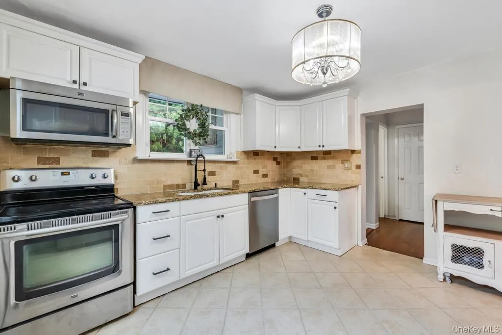 214 1st Street, Smithtown, NY, 3 Bedrooms Bedrooms, 7 Rooms Rooms,2 BathroomsBathrooms,Residential,For Rent,1st,0,1026215 214 1st Street, Smithtown, NY, 3 Bedrooms Bedrooms, 7 Rooms Rooms,2 BathroomsBathrooms,Residential,For Rent,1st,0,1026215