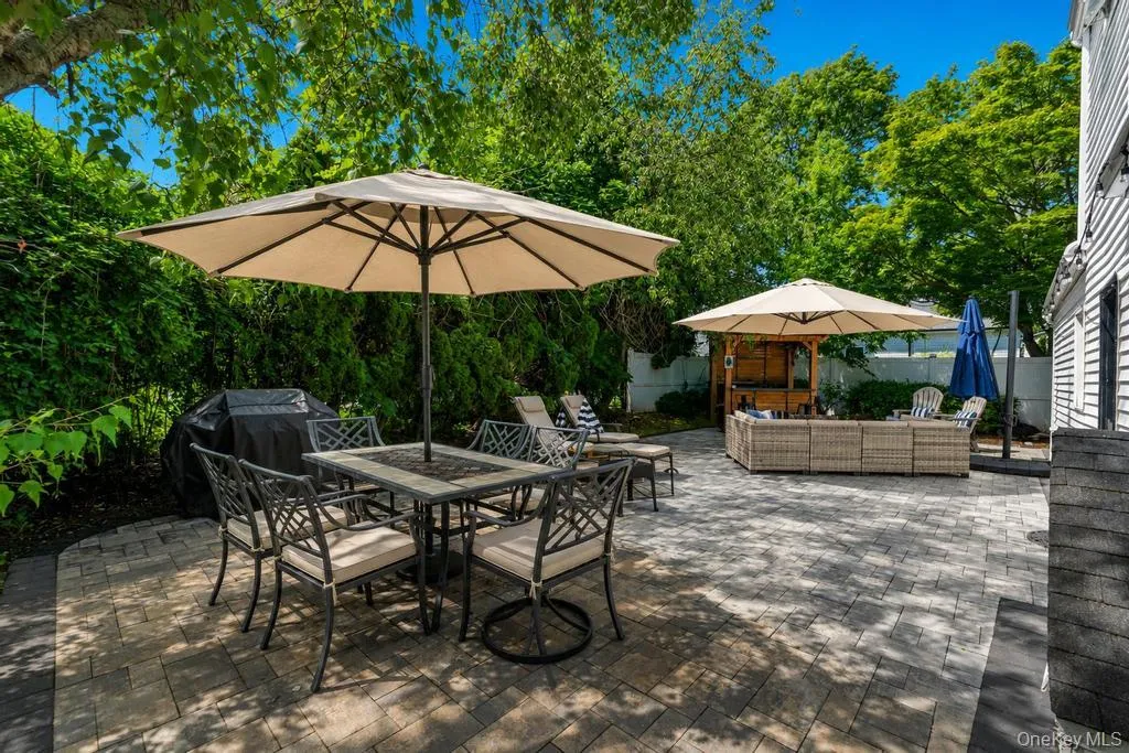 214 1st Street, Smithtown, NY, 3 Bedrooms Bedrooms, 7 Rooms Rooms,2 BathroomsBathrooms,Residential,For Rent,1st,0,1026215 214 1st Street, Smithtown, NY, 3 Bedrooms Bedrooms, 7 Rooms Rooms,2 BathroomsBathrooms,Residential,For Rent,1st,0,1026215