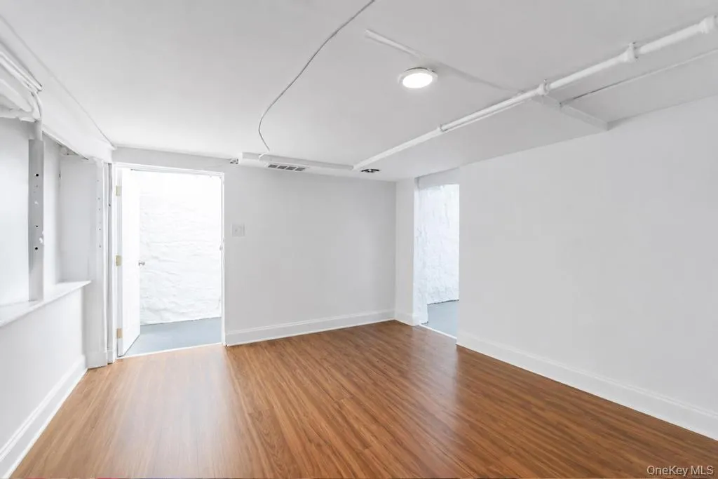 214 1st Street, Smithtown, NY, 3 Bedrooms Bedrooms, 7 Rooms Rooms,2 BathroomsBathrooms,Residential,For Rent,1st,0,1026215 214 1st Street, Smithtown, NY, 3 Bedrooms Bedrooms, 7 Rooms Rooms,2 BathroomsBathrooms,Residential,For Rent,1st,0,1026215