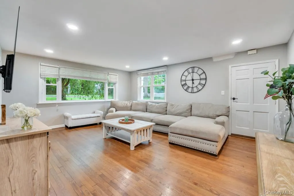 214 1st Street, Smithtown, NY, 3 Bedrooms Bedrooms, 7 Rooms Rooms,2 BathroomsBathrooms,Residential,For Rent,1st,0,1026215 214 1st Street, Smithtown, NY, 3 Bedrooms Bedrooms, 7 Rooms Rooms,2 BathroomsBathrooms,Residential,For Rent,1st,0,1026215
