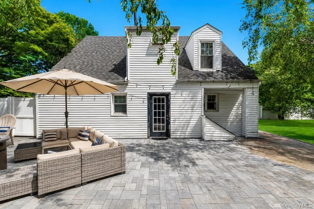 214 1st Street, Smithtown, NY, 3 Bedrooms Bedrooms, 7 Rooms Rooms,2 BathroomsBathrooms,Residential,For Rent,1st,0,1026215 214 1st Street, Smithtown, NY, 3 Bedrooms Bedrooms, 7 Rooms Rooms,2 BathroomsBathrooms,Residential,For Rent,1st,0,1026215