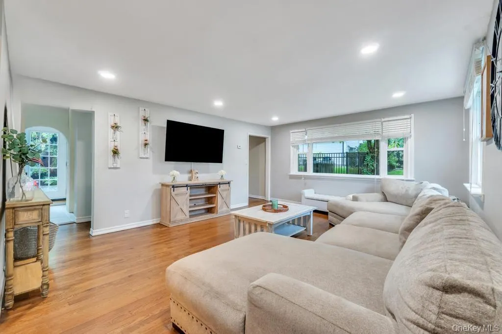 214 1st Street, Smithtown, NY, 3 Bedrooms Bedrooms, 7 Rooms Rooms,2 BathroomsBathrooms,Residential,For Rent,1st,0,1026215 214 1st Street, Smithtown, NY, 3 Bedrooms Bedrooms, 7 Rooms Rooms,2 BathroomsBathrooms,Residential,For Rent,1st,0,1026215