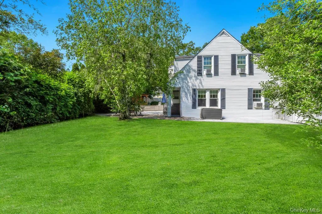 214 1st Street, Smithtown, NY, 3 Bedrooms Bedrooms, 7 Rooms Rooms,2 BathroomsBathrooms,Residential,For Rent,1st,0,1026215 214 1st Street, Smithtown, NY, 3 Bedrooms Bedrooms, 7 Rooms Rooms,2 BathroomsBathrooms,Residential,For Rent,1st,0,1026215