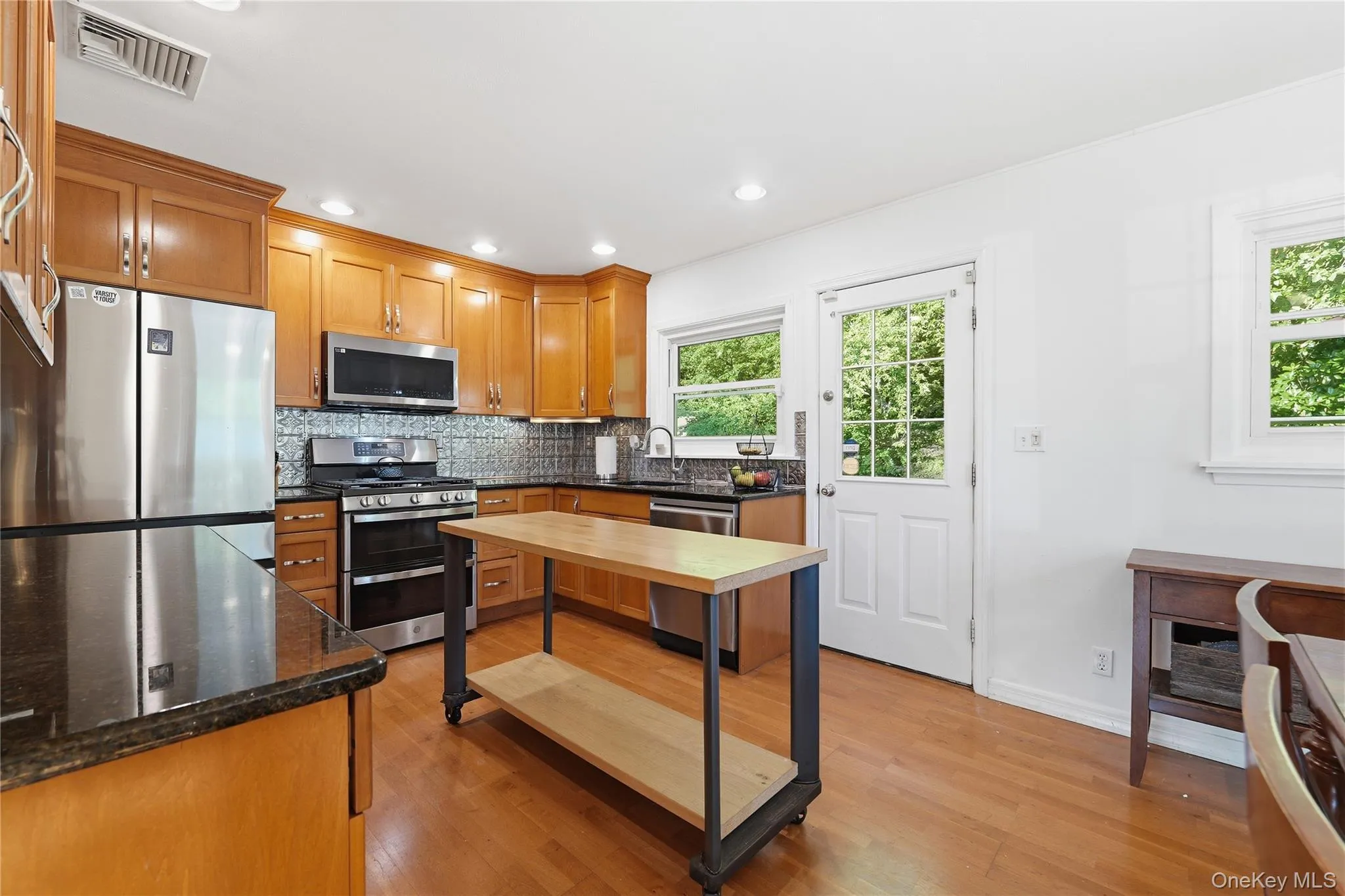 24 Lafayette Road, Orangetown, NY, 3 Bedrooms Bedrooms, 5 Rooms Rooms,2 BathroomsBathrooms,Residential,For Rent,Lafayette,0,1026237 24 Lafayette Road, Orangetown, NY, 3 Bedrooms Bedrooms, 5 Rooms Rooms,2 BathroomsBathrooms,Residential,For Rent,Lafayette,0,1026237
