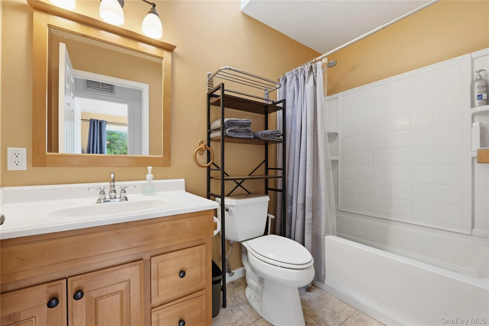 Hallway Full Bathroom Hallway Full Bathroom