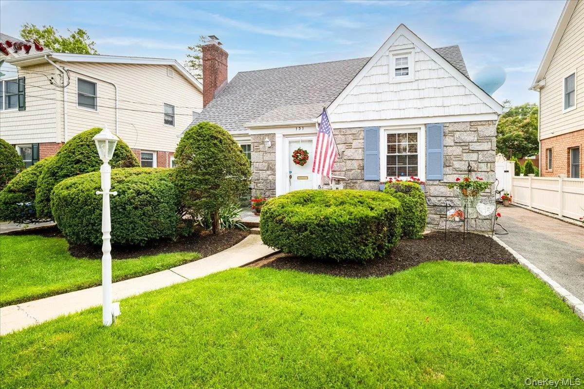131 Euston Road, Hempstead, NY, 3 Bedrooms Bedrooms, 6 Rooms Rooms,1 BathroomBathrooms,Residential,For Rent,Euston,0,1026239 131 Euston Road, Hempstead, NY, 3 Bedrooms Bedrooms, 6 Rooms Rooms,1 BathroomBathrooms,Residential,For Rent,Euston,0,1026239
