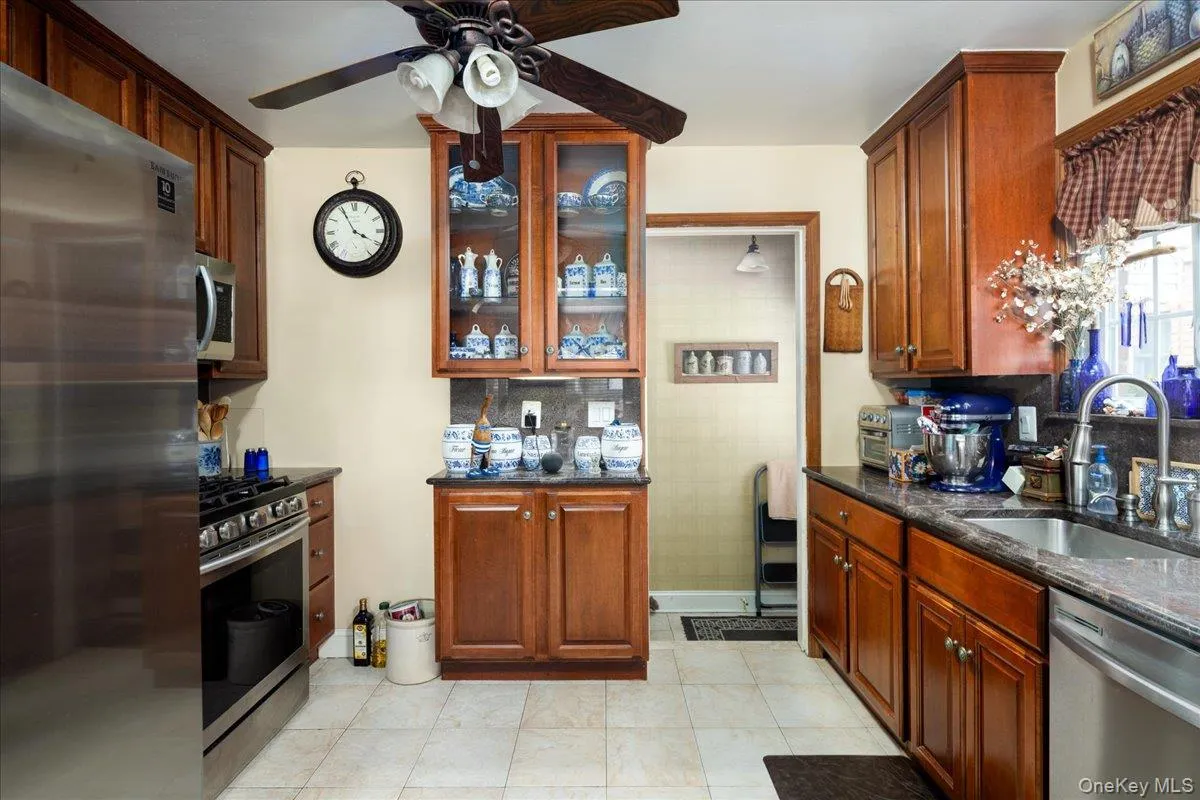 131 Euston Road, Hempstead, NY, 3 Bedrooms Bedrooms, 6 Rooms Rooms,1 BathroomBathrooms,Residential,For Rent,Euston,0,1026239 131 Euston Road, Hempstead, NY, 3 Bedrooms Bedrooms, 6 Rooms Rooms,1 BathroomBathrooms,Residential,For Rent,Euston,0,1026239