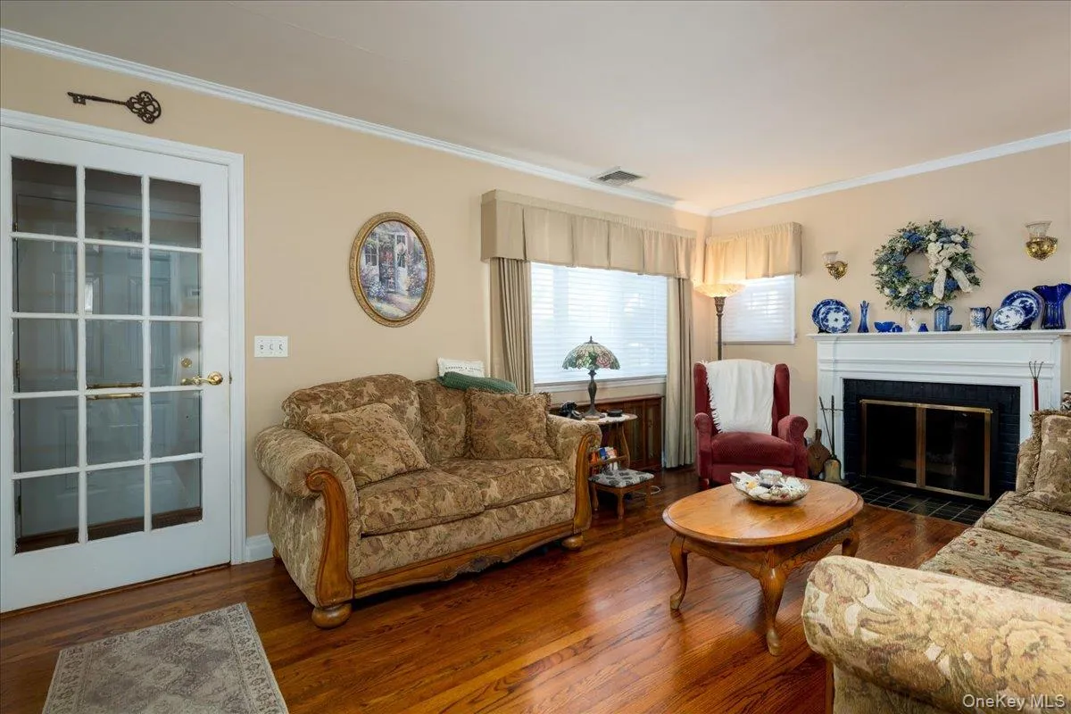 131 Euston Road, Hempstead, NY, 3 Bedrooms Bedrooms, 6 Rooms Rooms,1 BathroomBathrooms,Residential,For Rent,Euston,0,1026239 131 Euston Road, Hempstead, NY, 3 Bedrooms Bedrooms, 6 Rooms Rooms,1 BathroomBathrooms,Residential,For Rent,Euston,0,1026239