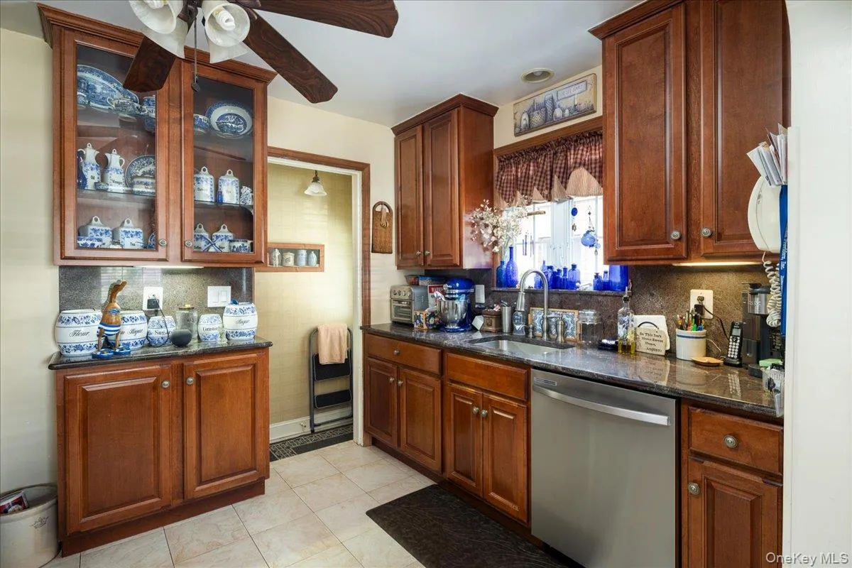 131 Euston Road, Hempstead, NY, 3 Bedrooms Bedrooms, 6 Rooms Rooms,1 BathroomBathrooms,Residential,For Rent,Euston,0,1026239 131 Euston Road, Hempstead, NY, 3 Bedrooms Bedrooms, 6 Rooms Rooms,1 BathroomBathrooms,Residential,For Rent,Euston,0,1026239