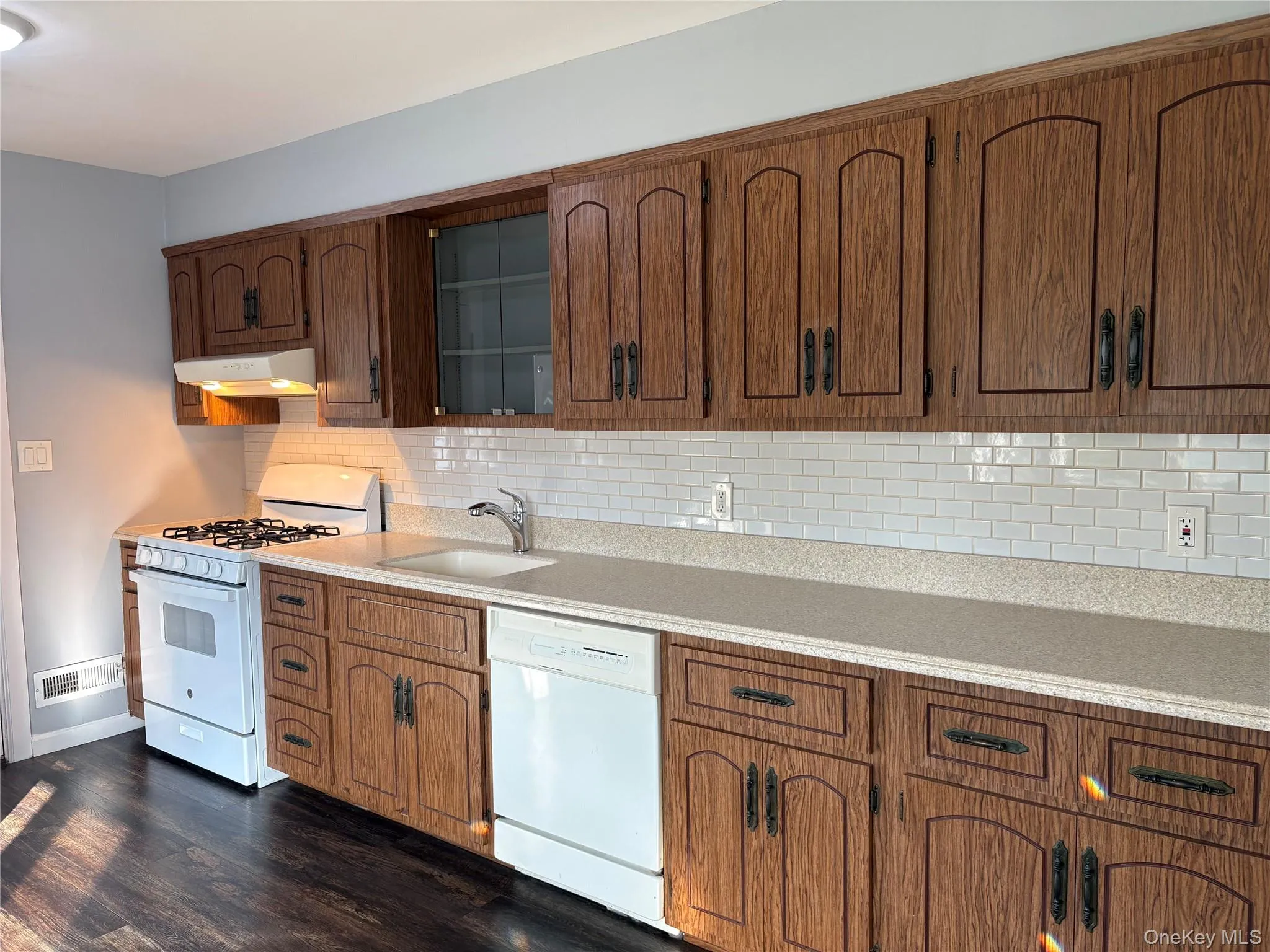 266 Central Park Road, Oyster Bay, NY, 3 Bedrooms Bedrooms, 5 Rooms Rooms,2 BathroomsBathrooms,Residential Lease,For Rent,Central Park,0,1026240 266 Central Park Road, Oyster Bay, NY, 3 Bedrooms Bedrooms, 5 Rooms Rooms,2 BathroomsBathrooms,Residential Lease,For Rent,Central Park,0,1026240