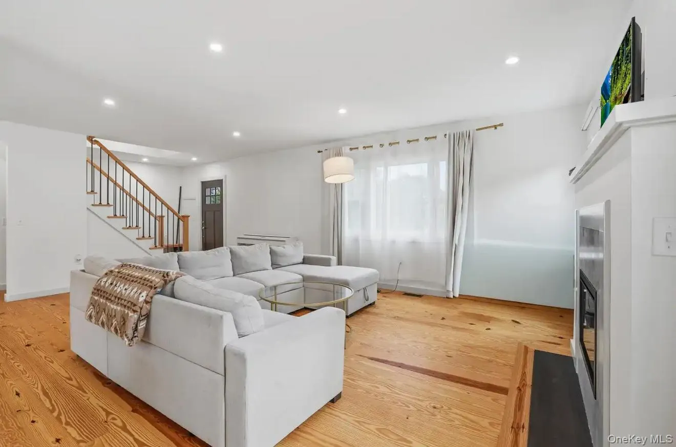 24 Woodland Drive, Poughkeepsie (town), NY, 3 Bedrooms Bedrooms, 7 Rooms Rooms,2 BathroomsBathrooms,Residential,For Rent,Woodland,0,1026247 24 Woodland Drive, Poughkeepsie (town), NY, 3 Bedrooms Bedrooms, 7 Rooms Rooms,2 BathroomsBathrooms,Residential,For Rent,Woodland,0,1026247