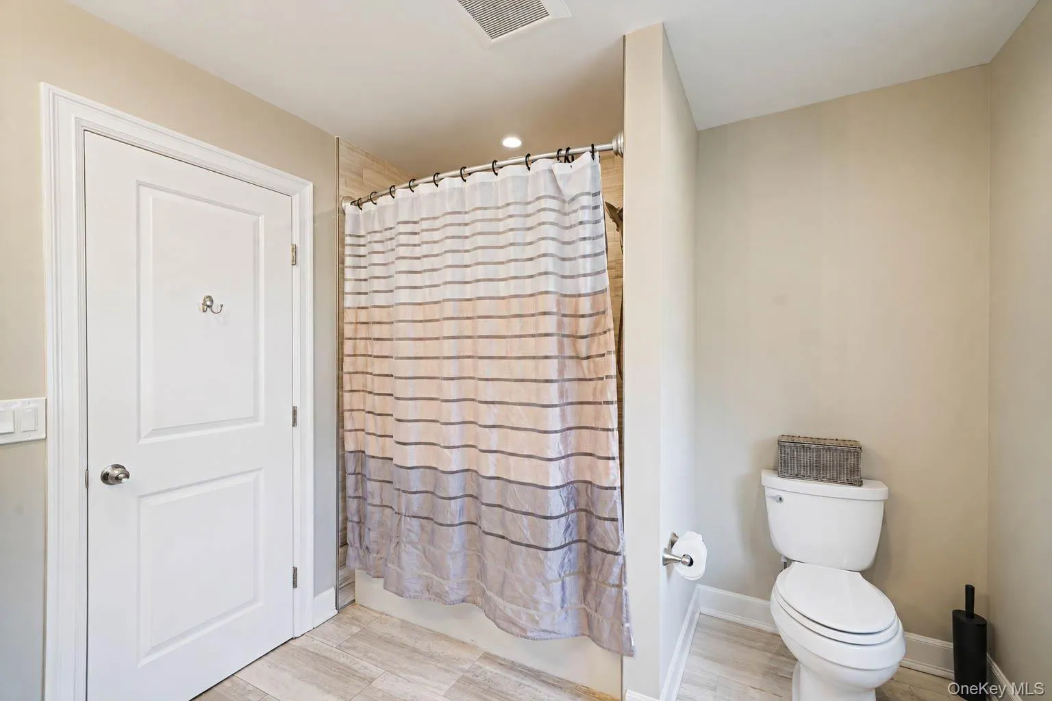 70 Summerfield Drive, Brookhaven, NY, 5 Bedrooms Bedrooms, 15 Rooms Rooms,4 BathroomsBathrooms,Residential,For Rent,Summerfield,0,1026253 70 Summerfield Drive, Brookhaven, NY, 5 Bedrooms Bedrooms, 15 Rooms Rooms,4 BathroomsBathrooms,Residential,For Rent,Summerfield,0,1026253