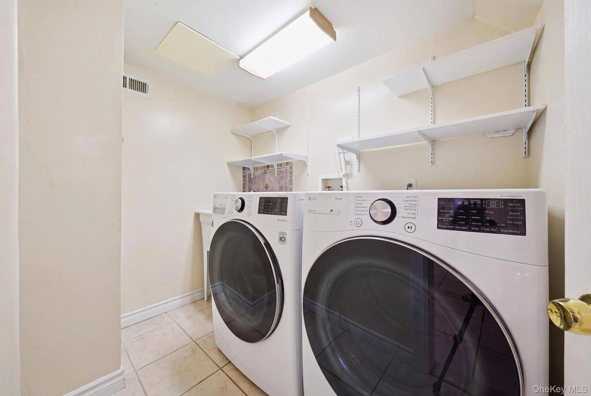 10244 85th Avenue, New York, NY, 3 Bedrooms Bedrooms, 12 Rooms Rooms,1 BathroomBathrooms,Residential,For Rent,85th,0,1026255 10244 85th Avenue, New York, NY, 3 Bedrooms Bedrooms, 12 Rooms Rooms,1 BathroomBathrooms,Residential,For Rent,85th,0,1026255