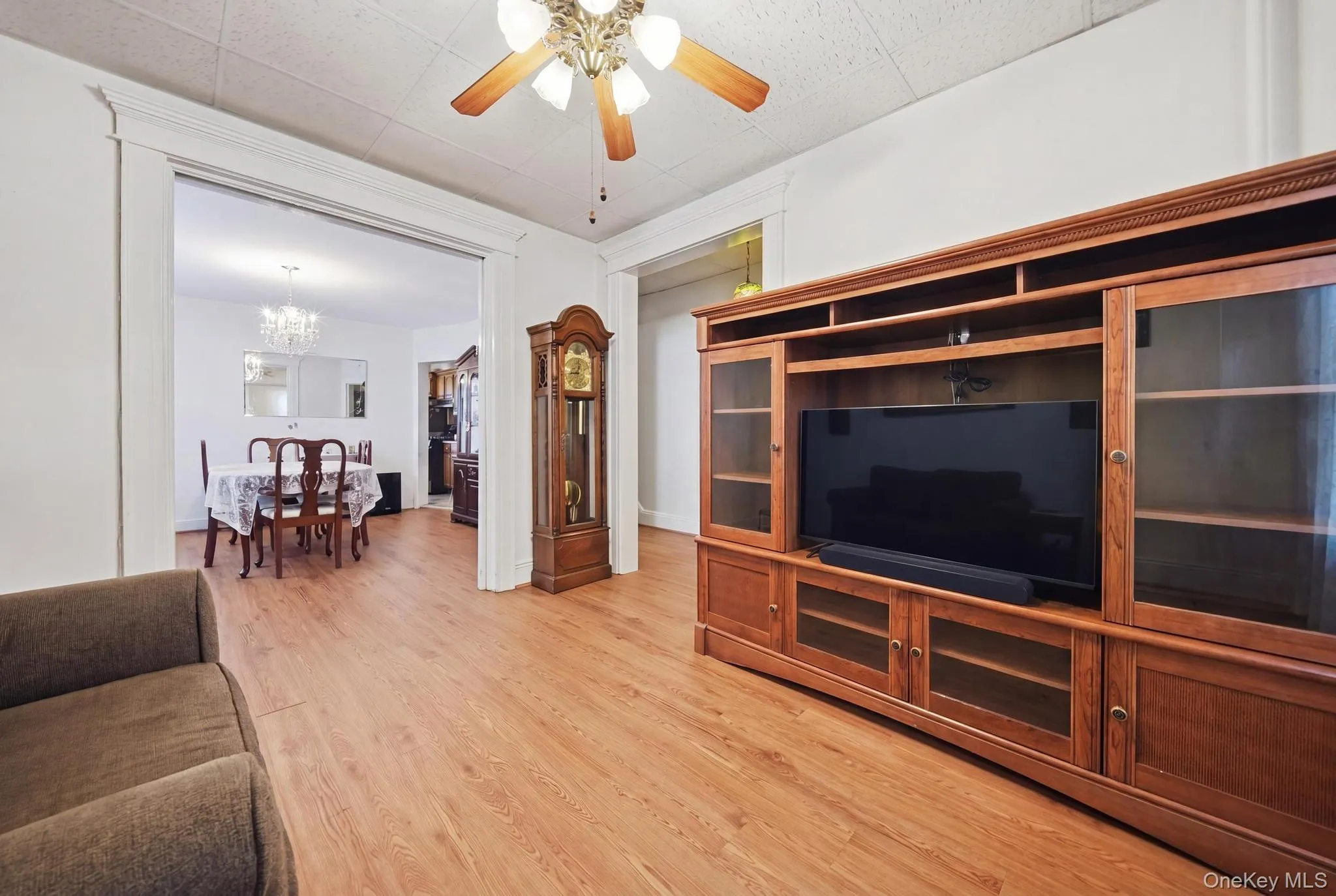 10244 85th Avenue, New York, NY, 3 Bedrooms Bedrooms, 12 Rooms Rooms,1 BathroomBathrooms,Residential,For Rent,85th,0,1026255 10244 85th Avenue, New York, NY, 3 Bedrooms Bedrooms, 12 Rooms Rooms,1 BathroomBathrooms,Residential,For Rent,85th,0,1026255