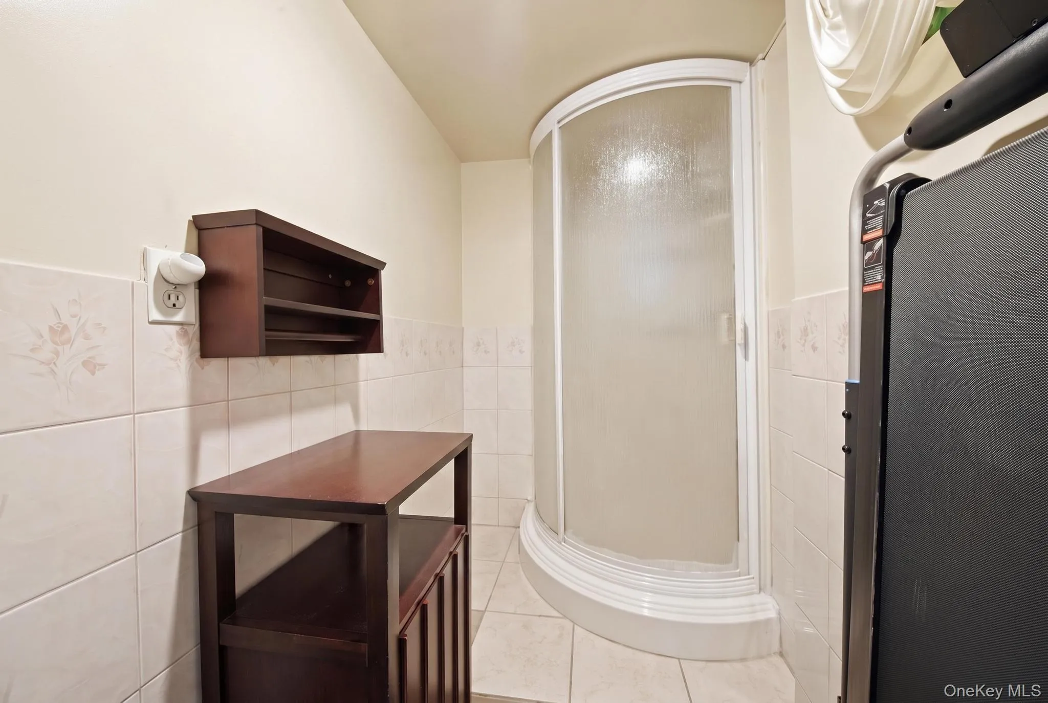10244 85th Avenue, New York, NY, 3 Bedrooms Bedrooms, 12 Rooms Rooms,1 BathroomBathrooms,Residential,For Rent,85th,0,1026255 10244 85th Avenue, New York, NY, 3 Bedrooms Bedrooms, 12 Rooms Rooms,1 BathroomBathrooms,Residential,For Rent,85th,0,1026255