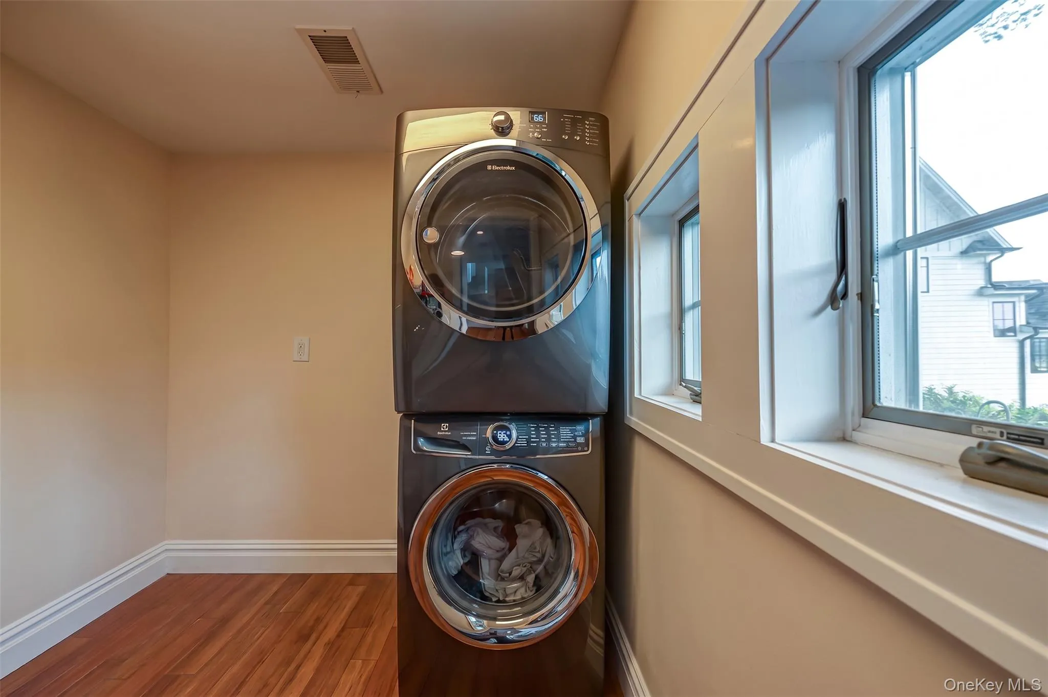 5 Harborview Lane, Huntington, NY, 3 Bedrooms Bedrooms, 9 Rooms Rooms,2 BathroomsBathrooms,Residential,For Rent,Harborview,0,1026256 5 Harborview Lane, Huntington, NY, 3 Bedrooms Bedrooms, 9 Rooms Rooms,2 BathroomsBathrooms,Residential,For Rent,Harborview,0,1026256