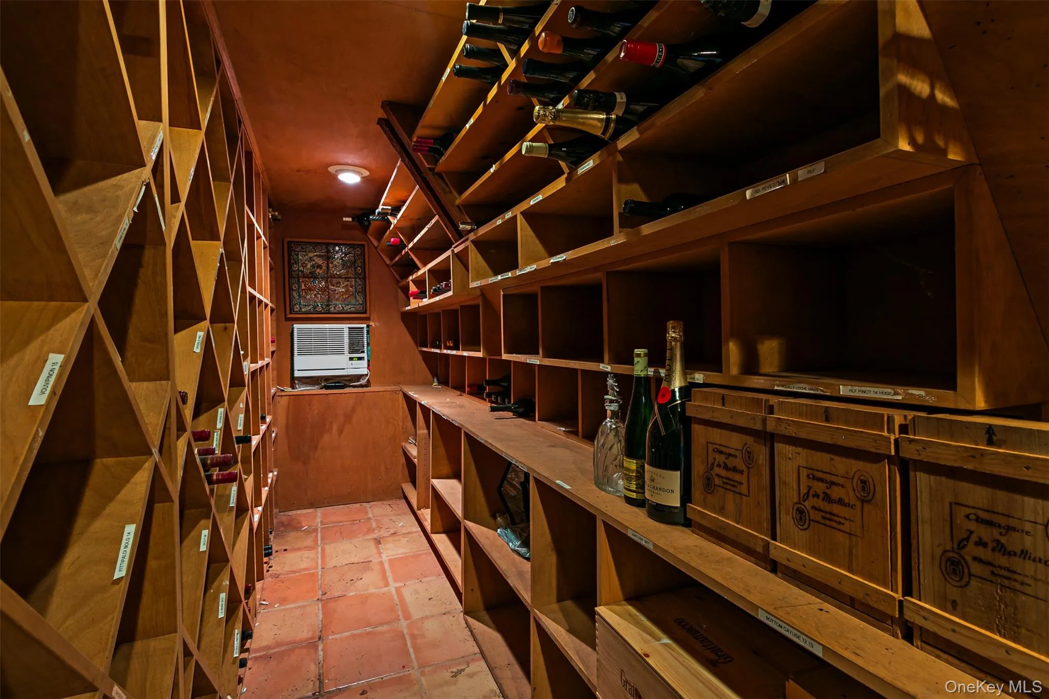 Huge wine cellar for the connoisseurs. Huge wine cellar for the connoisseurs.
