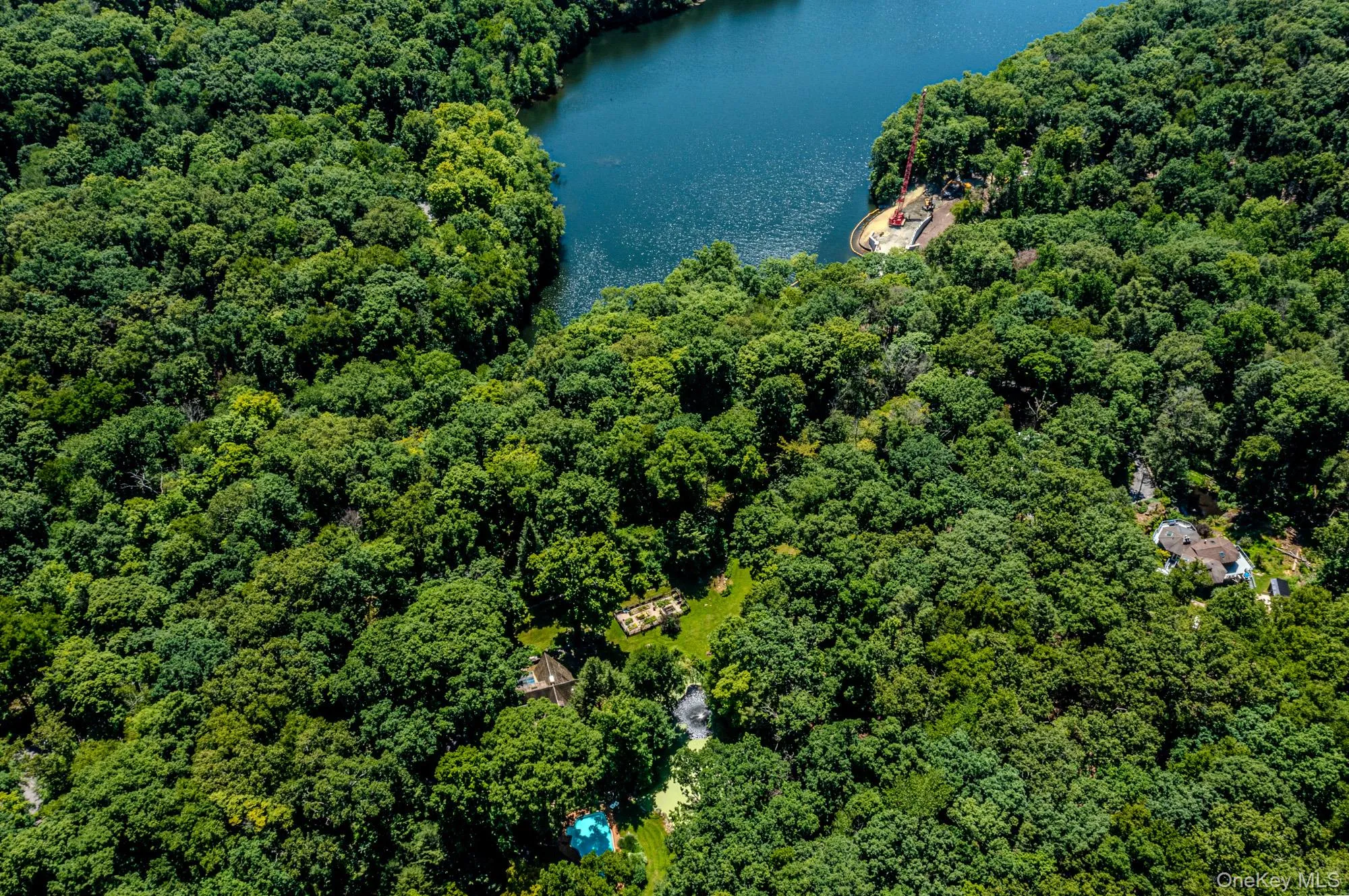 Aerial photo showing proximity to the reservoir for row boating. Aerial photo showing proximity to the reservoir for row boating.