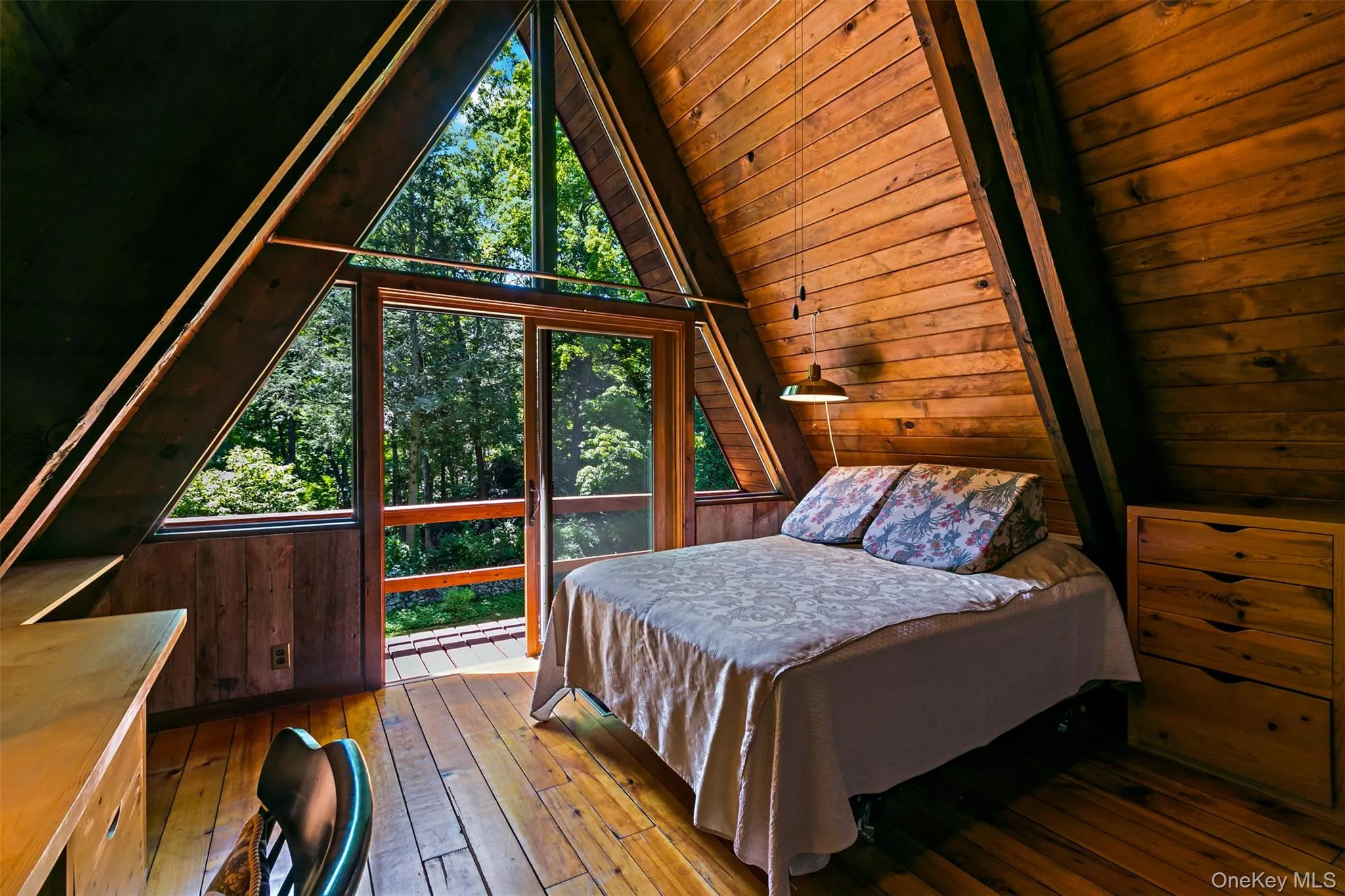 Second bedroom with deck overlooking pond and gardens. Second bedroom with deck overlooking pond and gardens.
