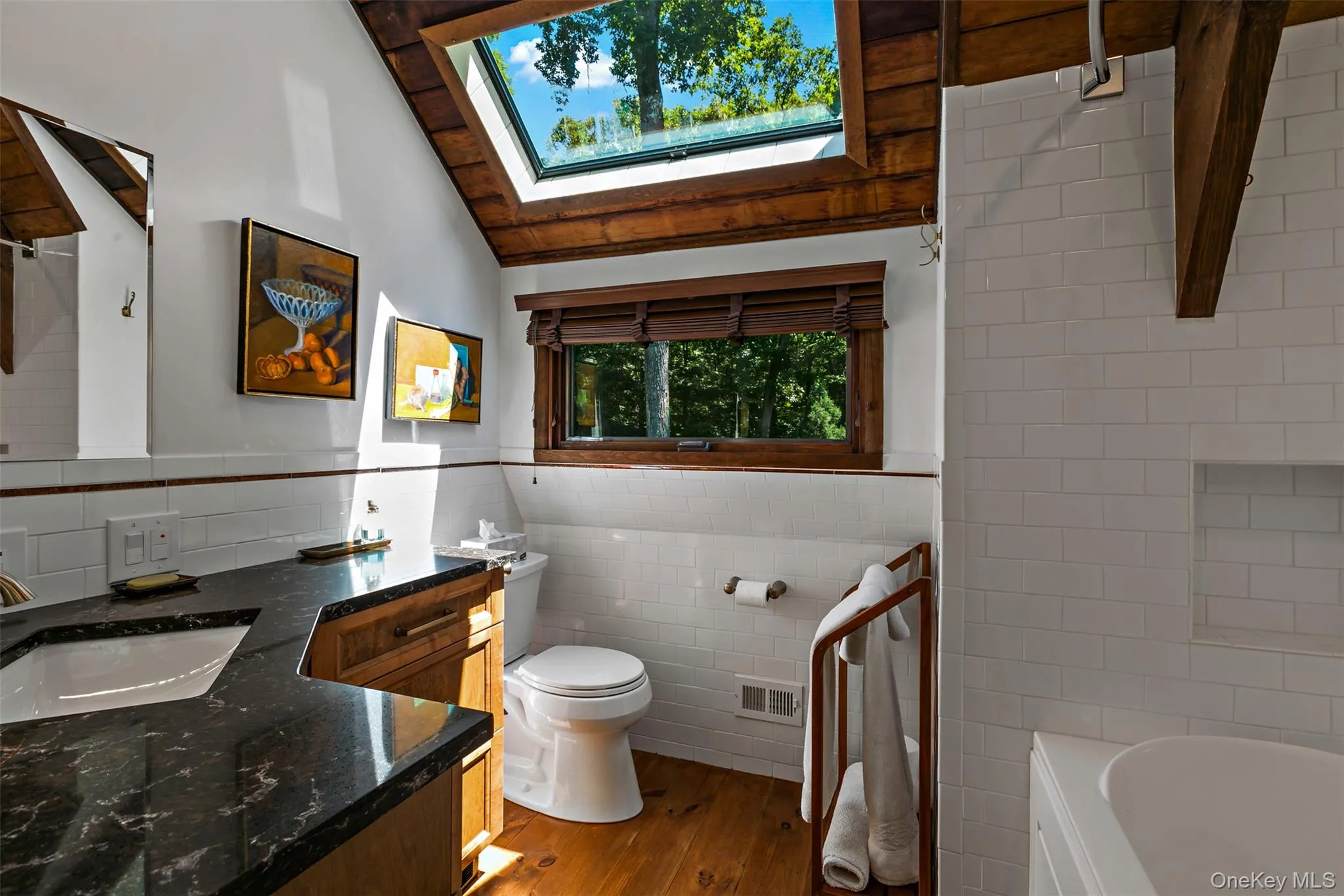 Generous natural light abounds. Generous natural light abounds.