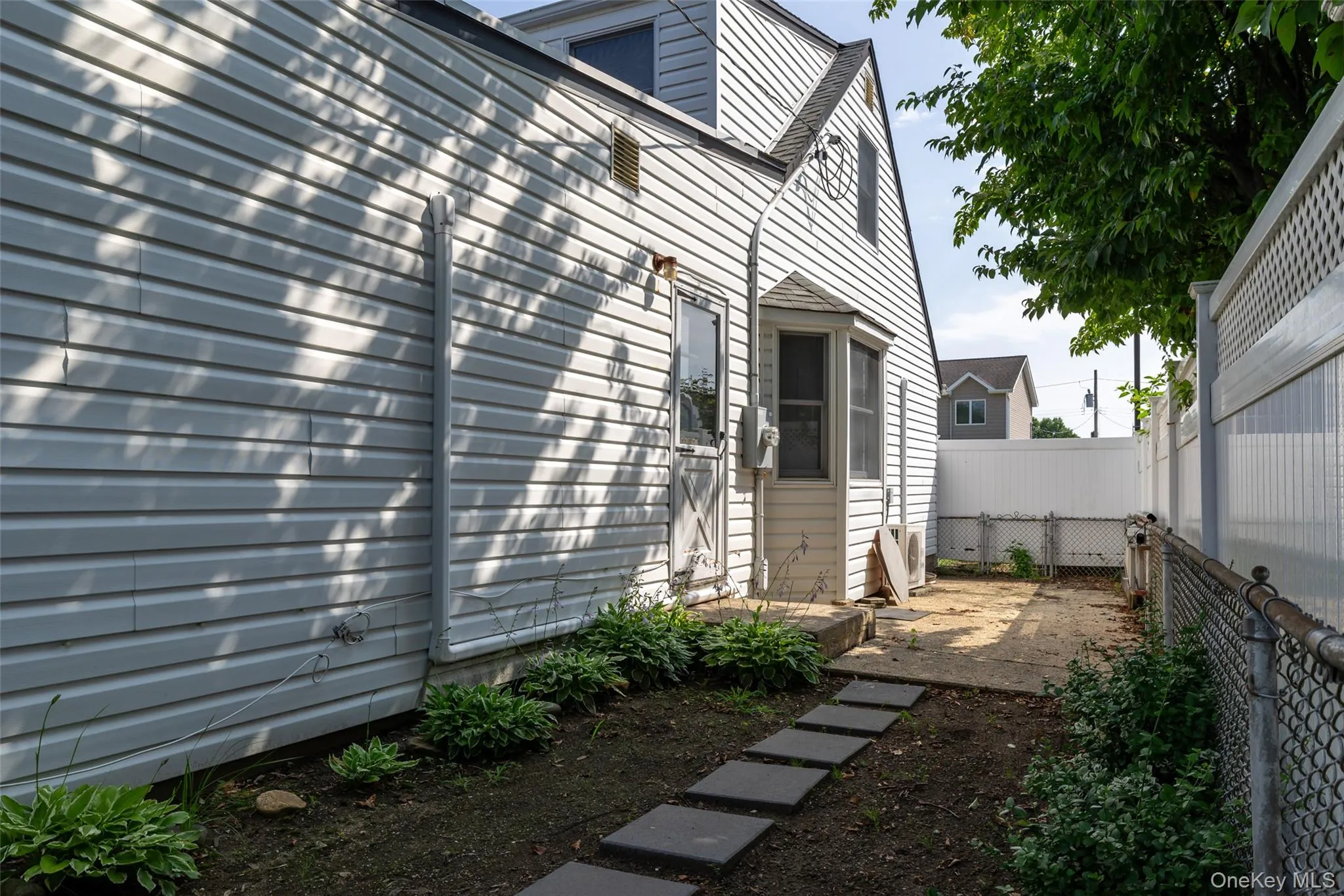 190 Cottage Boulevard, Oyster Bay, NY, 3 Bedrooms Bedrooms, 7 Rooms Rooms,2 BathroomsBathrooms,Residential,For Rent,Cottage,0,1026278 190 Cottage Boulevard, Oyster Bay, NY, 3 Bedrooms Bedrooms, 7 Rooms Rooms,2 BathroomsBathrooms,Residential,For Rent,Cottage,0,1026278