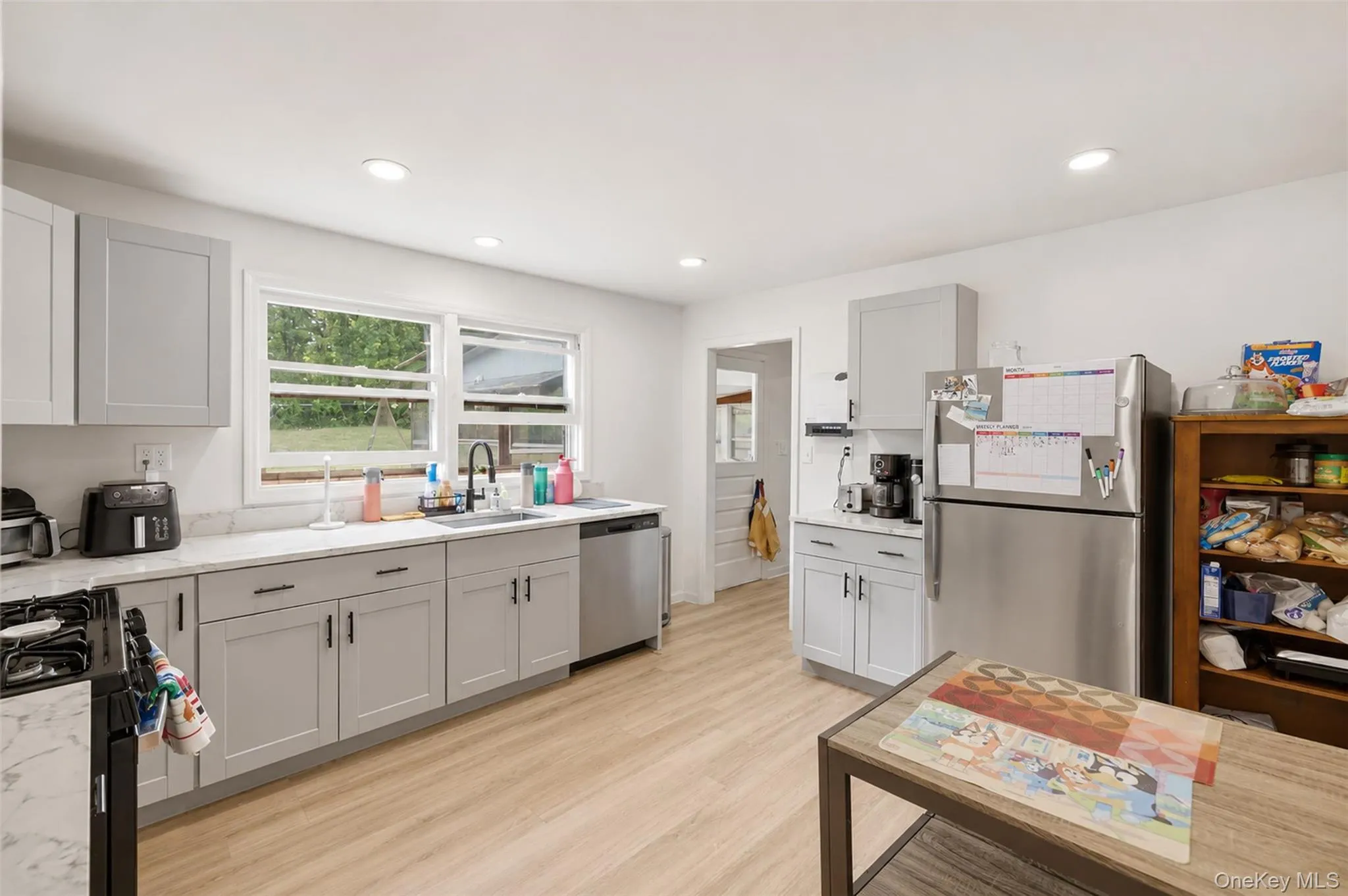 98 Dellay Avenue, Kingston, NY, 3 Bedrooms Bedrooms, 5 Rooms Rooms,1 BathroomBathrooms,Residential,For Rent,Dellay,0,1026286 98 Dellay Avenue, Kingston, NY, 3 Bedrooms Bedrooms, 5 Rooms Rooms,1 BathroomBathrooms,Residential,For Rent,Dellay,0,1026286