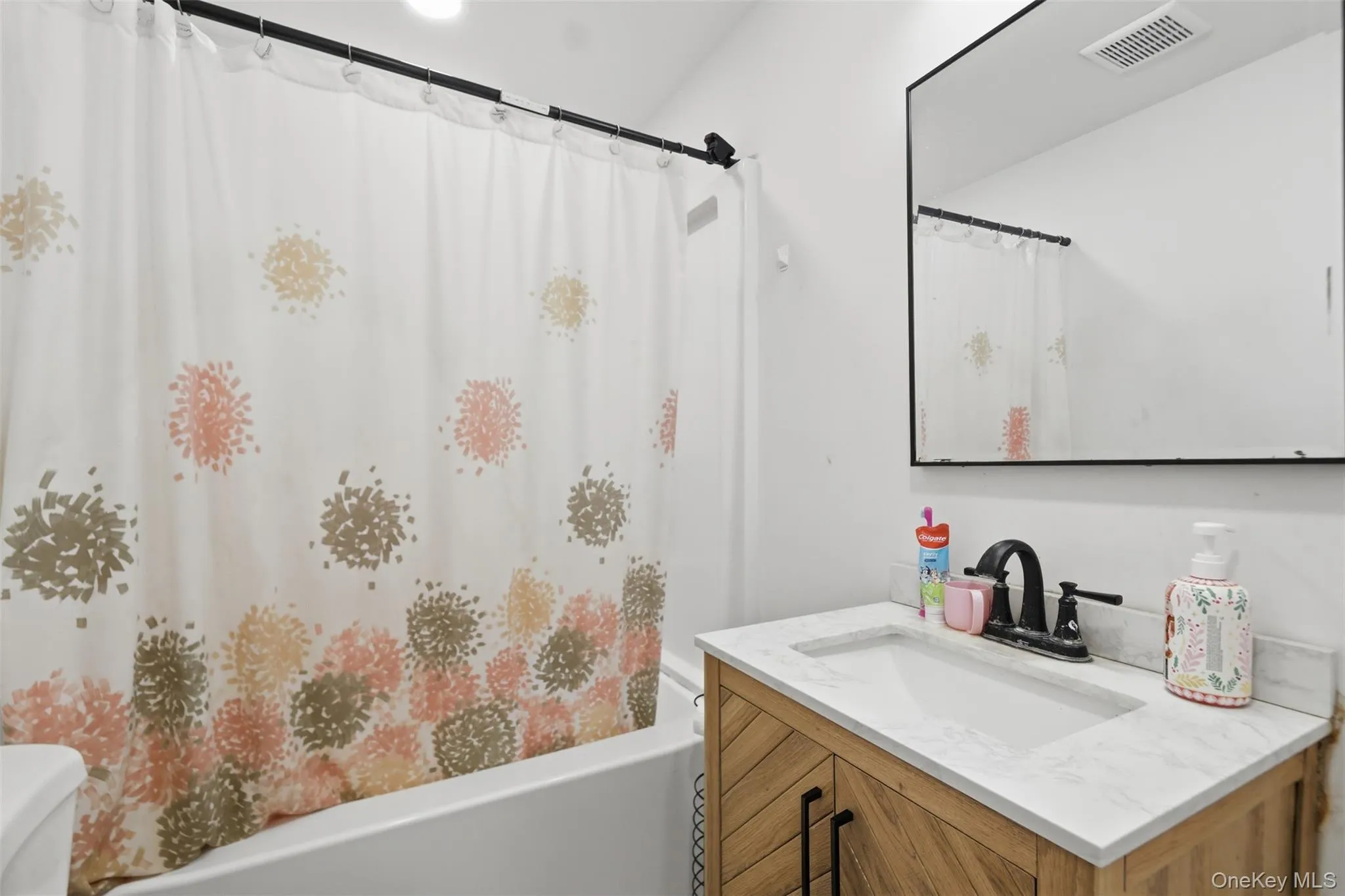 98 Dellay Avenue, Kingston, NY, 3 Bedrooms Bedrooms, 5 Rooms Rooms,1 BathroomBathrooms,Residential,For Rent,Dellay,0,1026286 98 Dellay Avenue, Kingston, NY, 3 Bedrooms Bedrooms, 5 Rooms Rooms,1 BathroomBathrooms,Residential,For Rent,Dellay,0,1026286