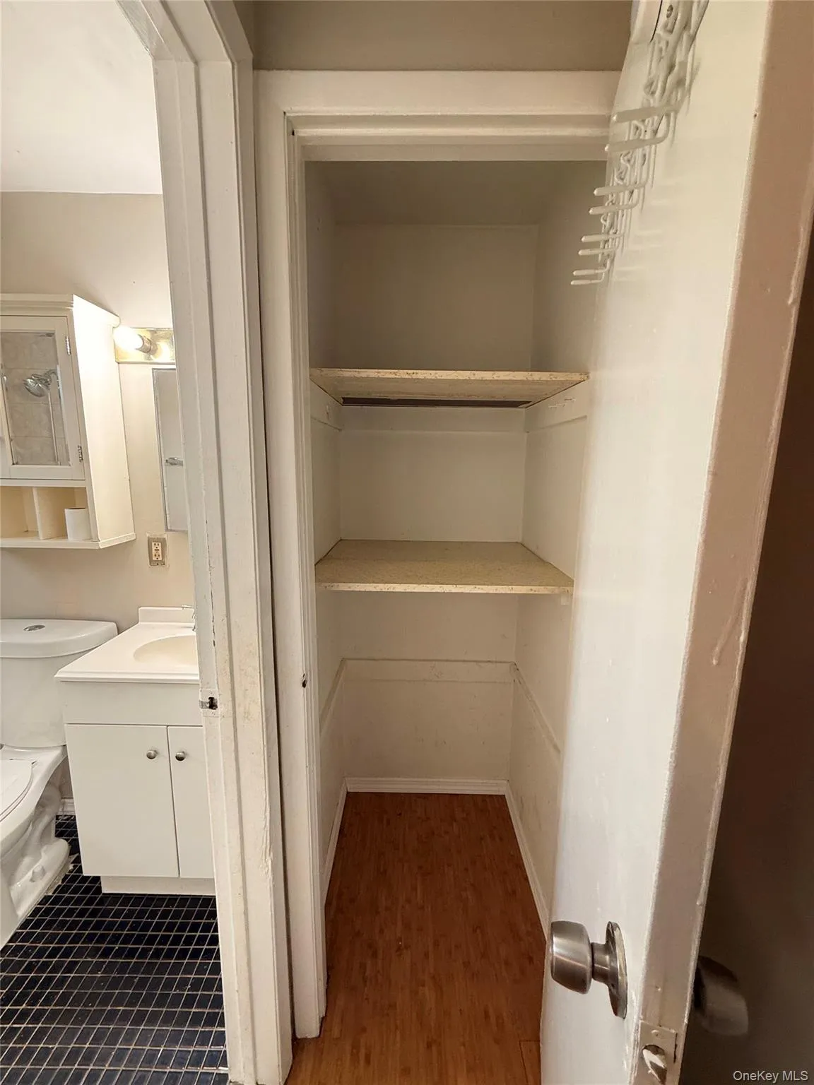 19 Nassau Avenue, West Babylon, NY, 1 Bedroom Bedrooms, 3 Rooms Rooms,1 BathroomBathrooms,Residential Lease,For Rent,Nassau,0,1026287 19 Nassau Avenue, West Babylon, NY, 1 Bedroom Bedrooms, 3 Rooms Rooms,1 BathroomBathrooms,Residential Lease,For Rent,Nassau,0,1026287