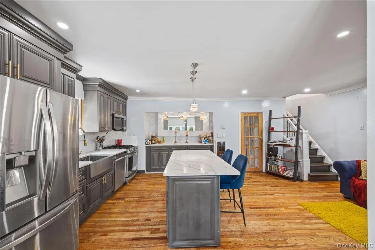 11956 Farmers Boulevard, New York, NY, 4 Bedrooms Bedrooms, 7 Rooms Rooms,2 BathroomsBathrooms,Residential,For Rent,Farmers,0,1026290 11956 Farmers Boulevard, New York, NY, 4 Bedrooms Bedrooms, 7 Rooms Rooms,2 BathroomsBathrooms,Residential,For Rent,Farmers,0,1026290
