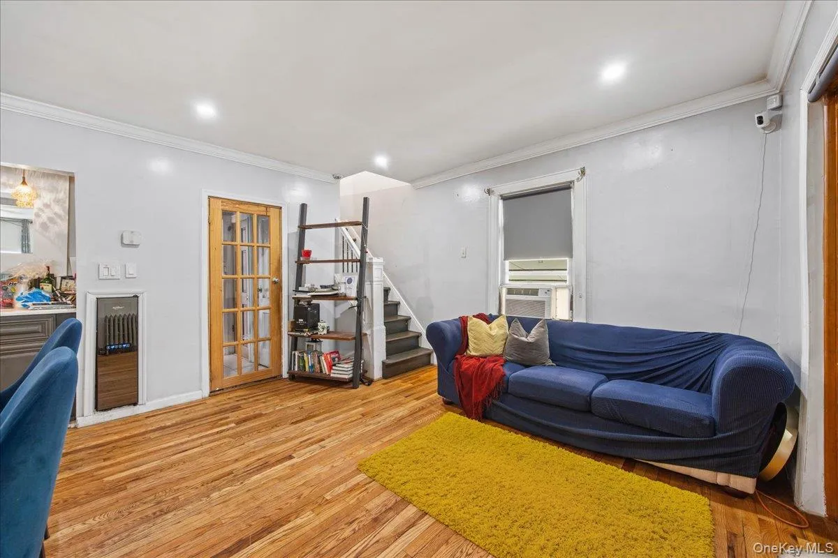 11956 Farmers Boulevard, New York, NY, 4 Bedrooms Bedrooms, 7 Rooms Rooms,2 BathroomsBathrooms,Residential,For Rent,Farmers,0,1026290 11956 Farmers Boulevard, New York, NY, 4 Bedrooms Bedrooms, 7 Rooms Rooms,2 BathroomsBathrooms,Residential,For Rent,Farmers,0,1026290