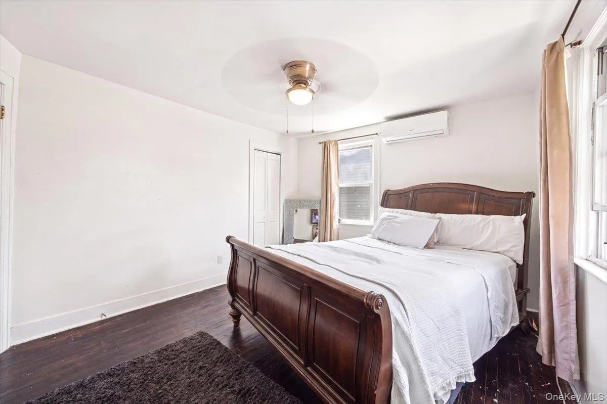 11956 Farmers Boulevard, New York, NY, 4 Bedrooms Bedrooms, 7 Rooms Rooms,2 BathroomsBathrooms,Residential,For Rent,Farmers,0,1026290 11956 Farmers Boulevard, New York, NY, 4 Bedrooms Bedrooms, 7 Rooms Rooms,2 BathroomsBathrooms,Residential,For Rent,Farmers,0,1026290