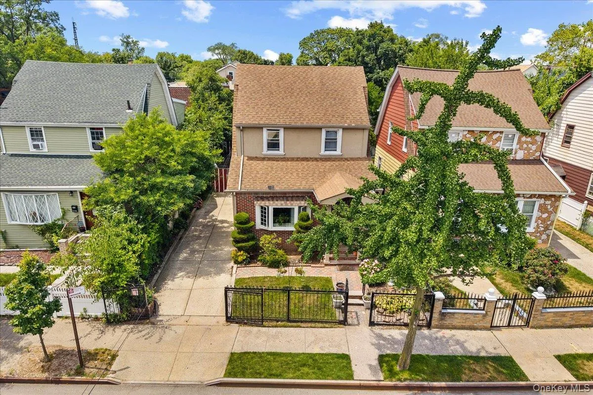 11956 Farmers Boulevard, New York, NY, 4 Bedrooms Bedrooms, 7 Rooms Rooms,2 BathroomsBathrooms,Residential,For Rent,Farmers,0,1026290 11956 Farmers Boulevard, New York, NY, 4 Bedrooms Bedrooms, 7 Rooms Rooms,2 BathroomsBathrooms,Residential,For Rent,Farmers,0,1026290