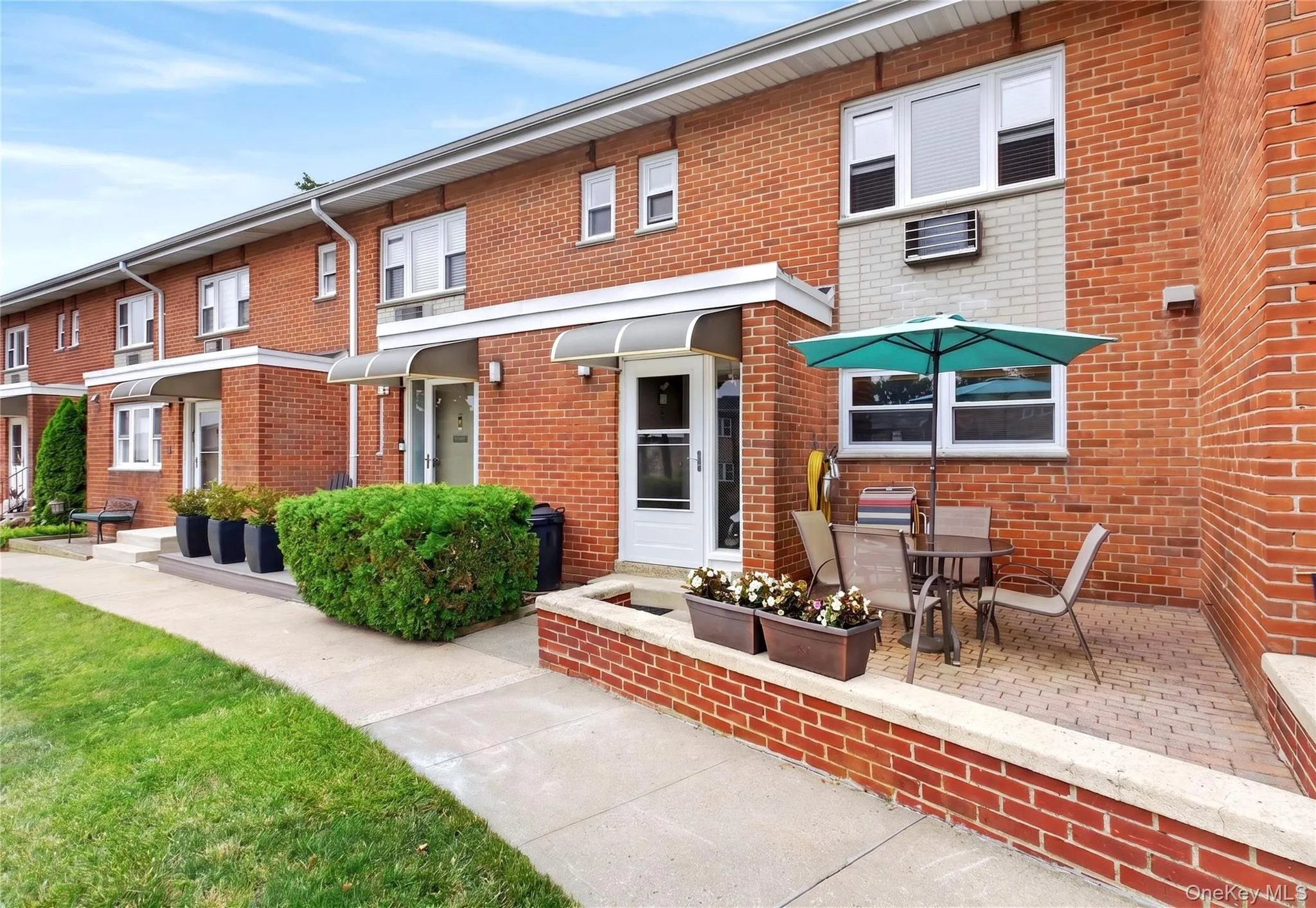 Welcome to this two story that lives like a house. Front patio and has rear yard. Welcome to this two story that lives like a house. Front patio and has rear yard.