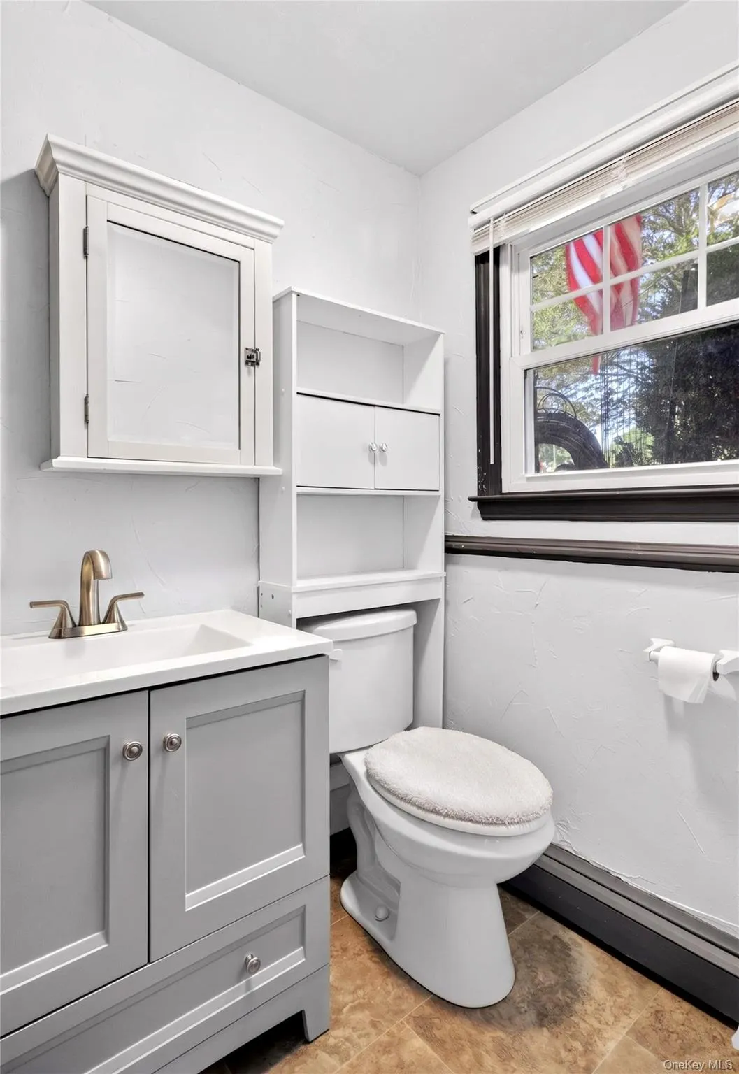 Lower level full bath. Lower level full bath.