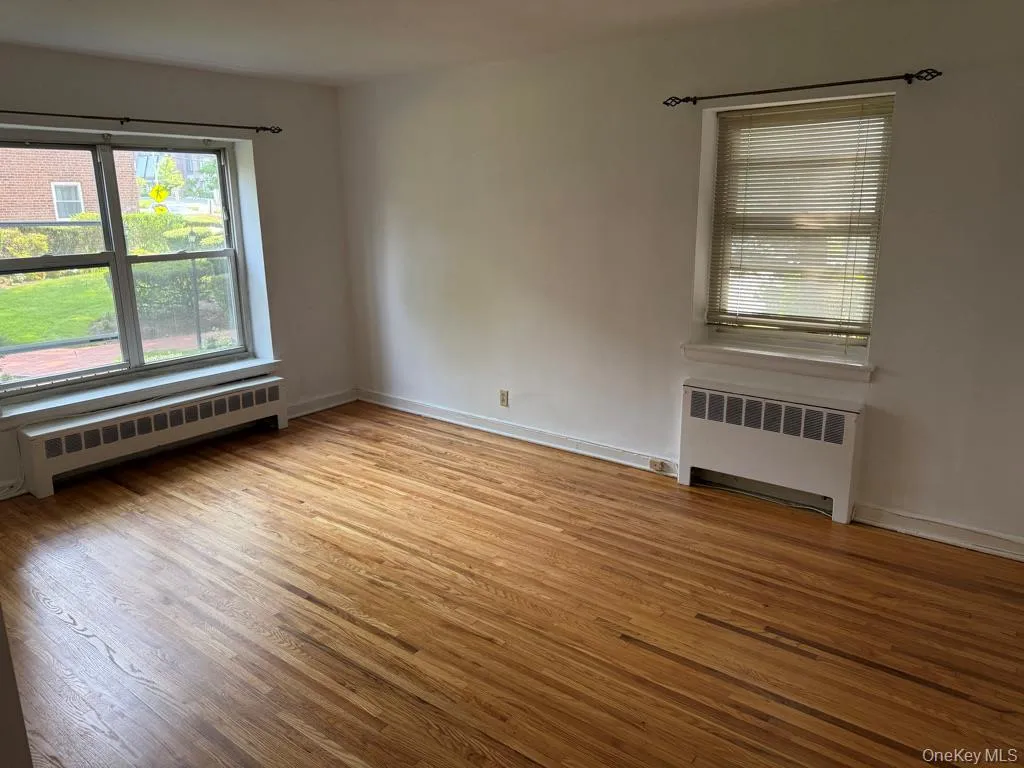 221 Middle Neck Road, North Hempstead, NY, 1 Bedroom Bedrooms, 4 Rooms Rooms,1 BathroomBathrooms,Residential Lease,For Rent,Middle Neck,0,1026325 221 Middle Neck Road, North Hempstead, NY, 1 Bedroom Bedrooms, 4 Rooms Rooms,1 BathroomBathrooms,Residential Lease,For Rent,Middle Neck,0,1026325