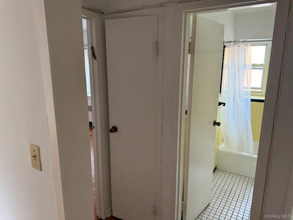 221 Middle Neck Road, North Hempstead, NY, 1 Bedroom Bedrooms, 4 Rooms Rooms,1 BathroomBathrooms,Residential Lease,For Rent,Middle Neck,0,1026325 221 Middle Neck Road, North Hempstead, NY, 1 Bedroom Bedrooms, 4 Rooms Rooms,1 BathroomBathrooms,Residential Lease,For Rent,Middle Neck,0,1026325