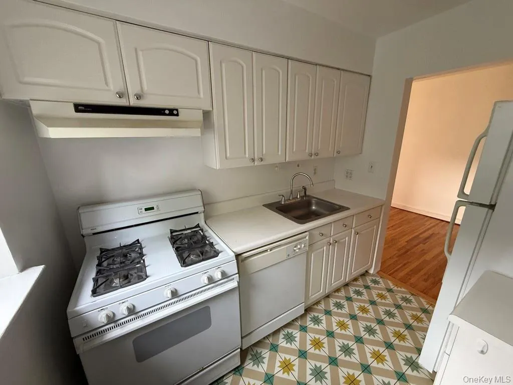 221 Middle Neck Road, North Hempstead, NY, 1 Bedroom Bedrooms, 4 Rooms Rooms,1 BathroomBathrooms,Residential Lease,For Rent,Middle Neck,0,1026325 221 Middle Neck Road, North Hempstead, NY, 1 Bedroom Bedrooms, 4 Rooms Rooms,1 BathroomBathrooms,Residential Lease,For Rent,Middle Neck,0,1026325