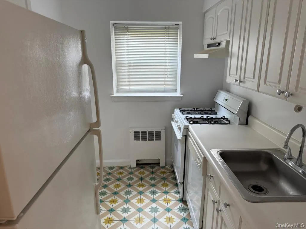 221 Middle Neck Road, North Hempstead, NY, 1 Bedroom Bedrooms, 4 Rooms Rooms,1 BathroomBathrooms,Residential Lease,For Rent,Middle Neck,0,1026325 221 Middle Neck Road, North Hempstead, NY, 1 Bedroom Bedrooms, 4 Rooms Rooms,1 BathroomBathrooms,Residential Lease,For Rent,Middle Neck,0,1026325