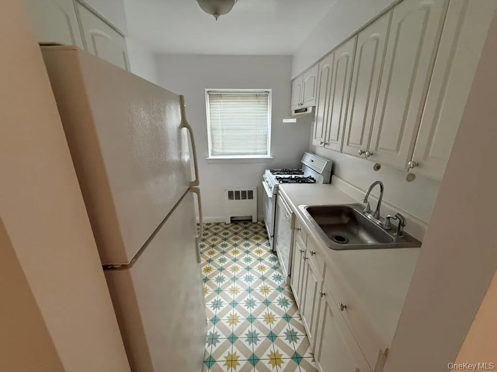 221 Middle Neck Road, North Hempstead, NY, 1 Bedroom Bedrooms, 4 Rooms Rooms,1 BathroomBathrooms,Residential Lease,For Rent,Middle Neck,0,1026325 221 Middle Neck Road, North Hempstead, NY, 1 Bedroom Bedrooms, 4 Rooms Rooms,1 BathroomBathrooms,Residential Lease,For Rent,Middle Neck,0,1026325