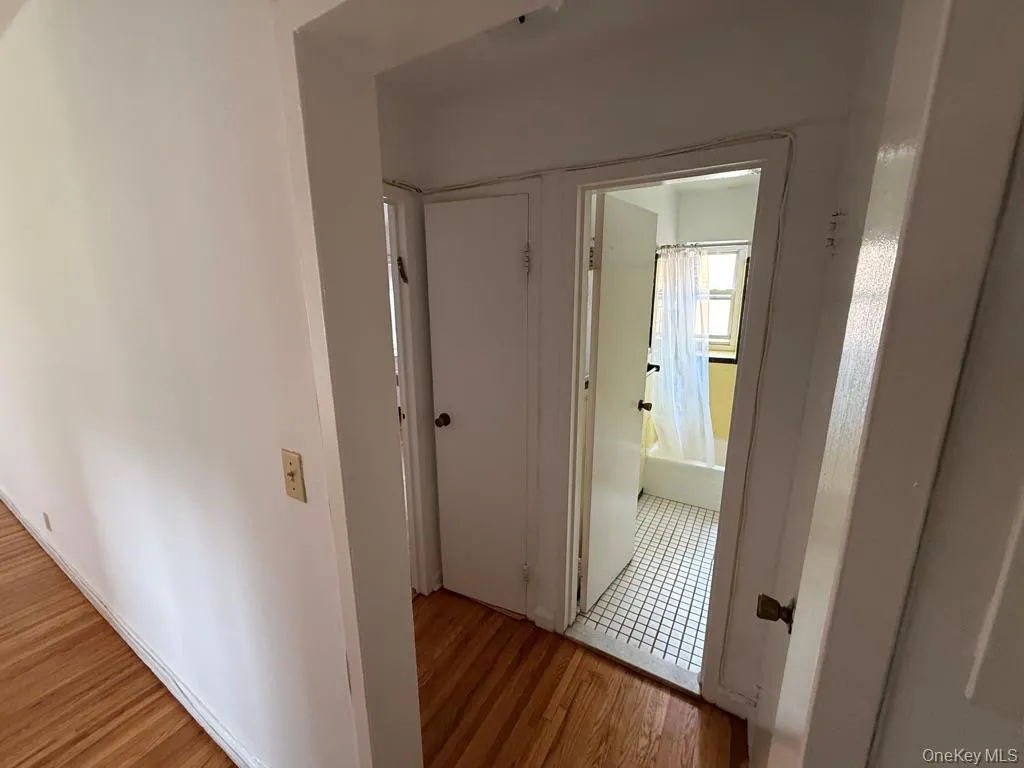 221 Middle Neck Road, North Hempstead, NY, 1 Bedroom Bedrooms, 4 Rooms Rooms,1 BathroomBathrooms,Residential Lease,For Rent,Middle Neck,0,1026325 221 Middle Neck Road, North Hempstead, NY, 1 Bedroom Bedrooms, 4 Rooms Rooms,1 BathroomBathrooms,Residential Lease,For Rent,Middle Neck,0,1026325
