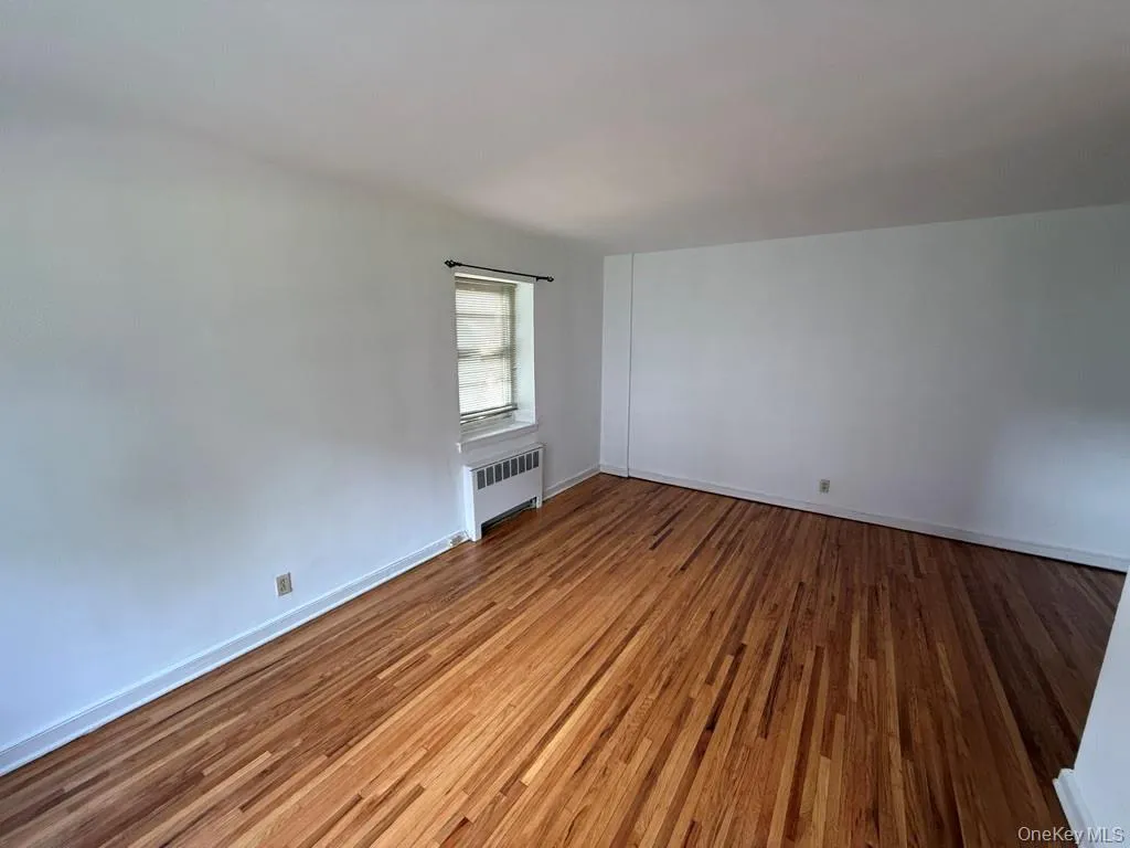 221 Middle Neck Road, North Hempstead, NY, 1 Bedroom Bedrooms, 4 Rooms Rooms,1 BathroomBathrooms,Residential Lease,For Rent,Middle Neck,0,1026325 221 Middle Neck Road, North Hempstead, NY, 1 Bedroom Bedrooms, 4 Rooms Rooms,1 BathroomBathrooms,Residential Lease,For Rent,Middle Neck,0,1026325
