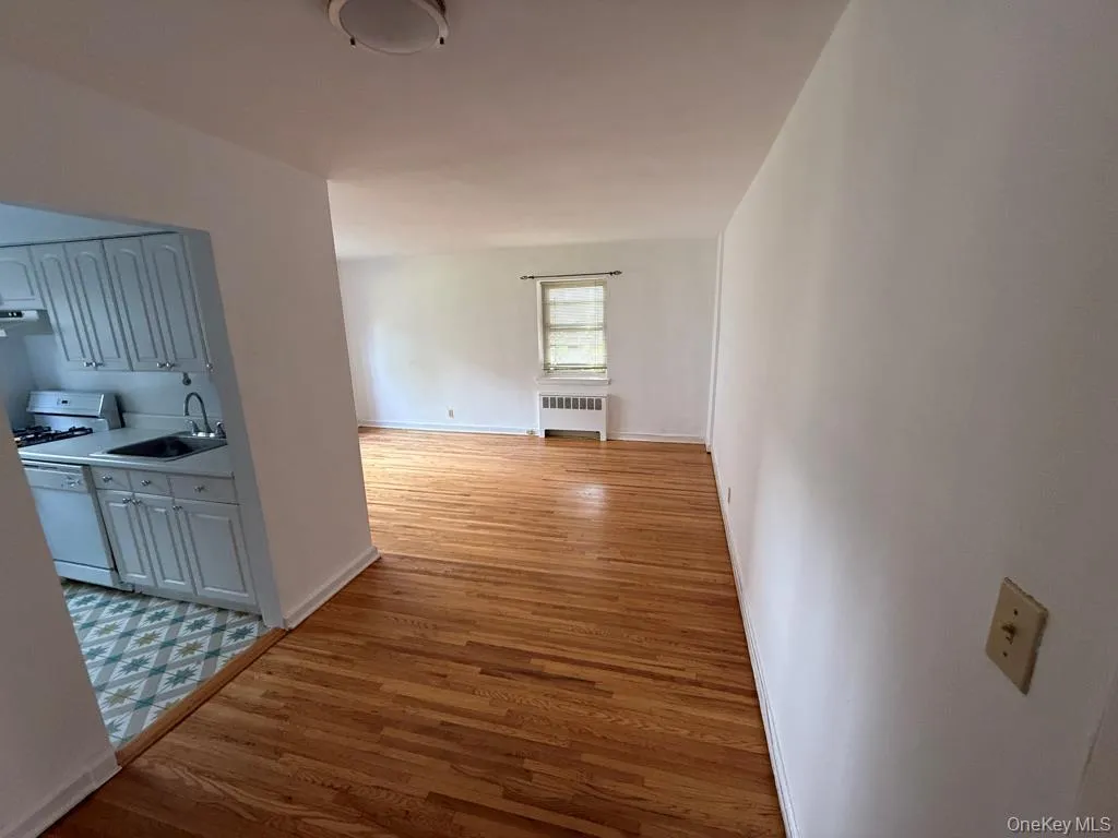 221 Middle Neck Road, North Hempstead, NY, 1 Bedroom Bedrooms, 4 Rooms Rooms,1 BathroomBathrooms,Residential Lease,For Rent,Middle Neck,0,1026325 221 Middle Neck Road, North Hempstead, NY, 1 Bedroom Bedrooms, 4 Rooms Rooms,1 BathroomBathrooms,Residential Lease,For Rent,Middle Neck,0,1026325