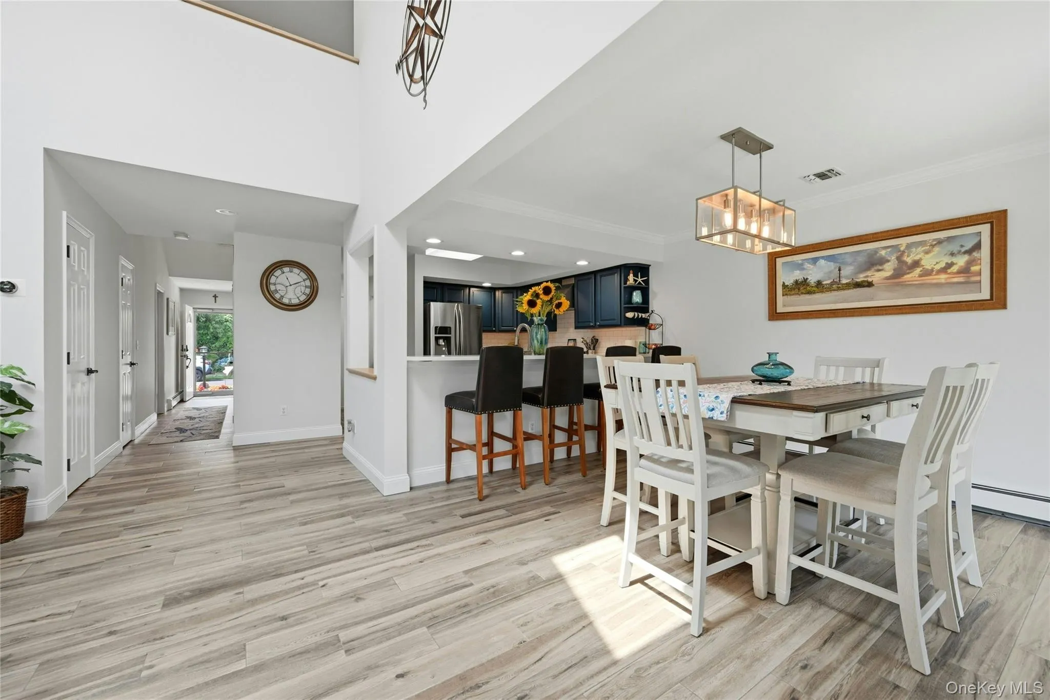 Open concept, great for entertaining Open concept, great for entertaining