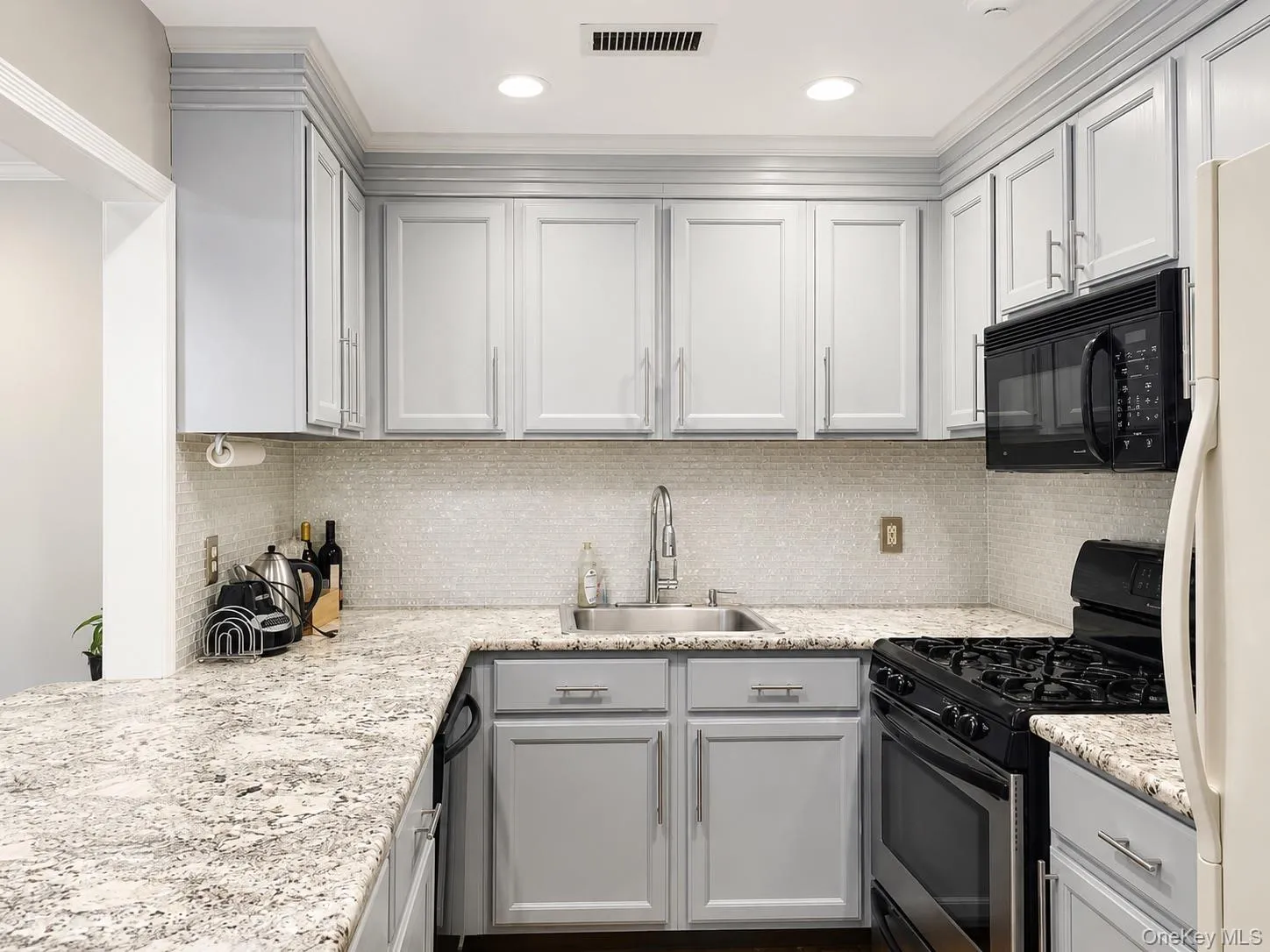 802 Sara Circle, Brookhaven, NY, 2 Bedrooms Bedrooms, 5 Rooms Rooms,2 BathroomsBathrooms,Residential Lease,For Rent,Sara,0,1026330 802 Sara Circle, Brookhaven, NY, 2 Bedrooms Bedrooms, 5 Rooms Rooms,2 BathroomsBathrooms,Residential Lease,For Rent,Sara,0,1026330