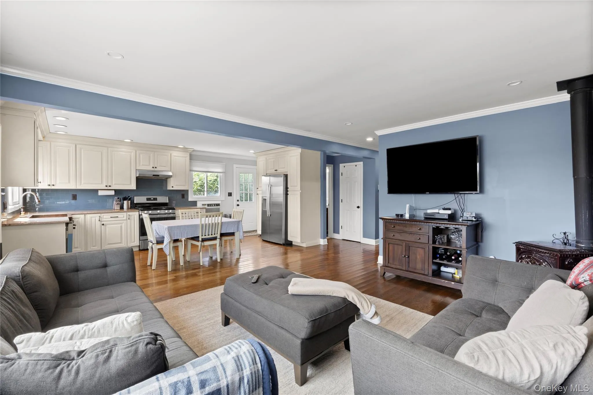 7 Edwards Drive, Brookhaven, NY, 3 Bedrooms Bedrooms, 5 Rooms Rooms,1 BathroomBathrooms,Residential,For Rent,Edwards,0,1026337 7 Edwards Drive, Brookhaven, NY, 3 Bedrooms Bedrooms, 5 Rooms Rooms,1 BathroomBathrooms,Residential,For Rent,Edwards,0,1026337