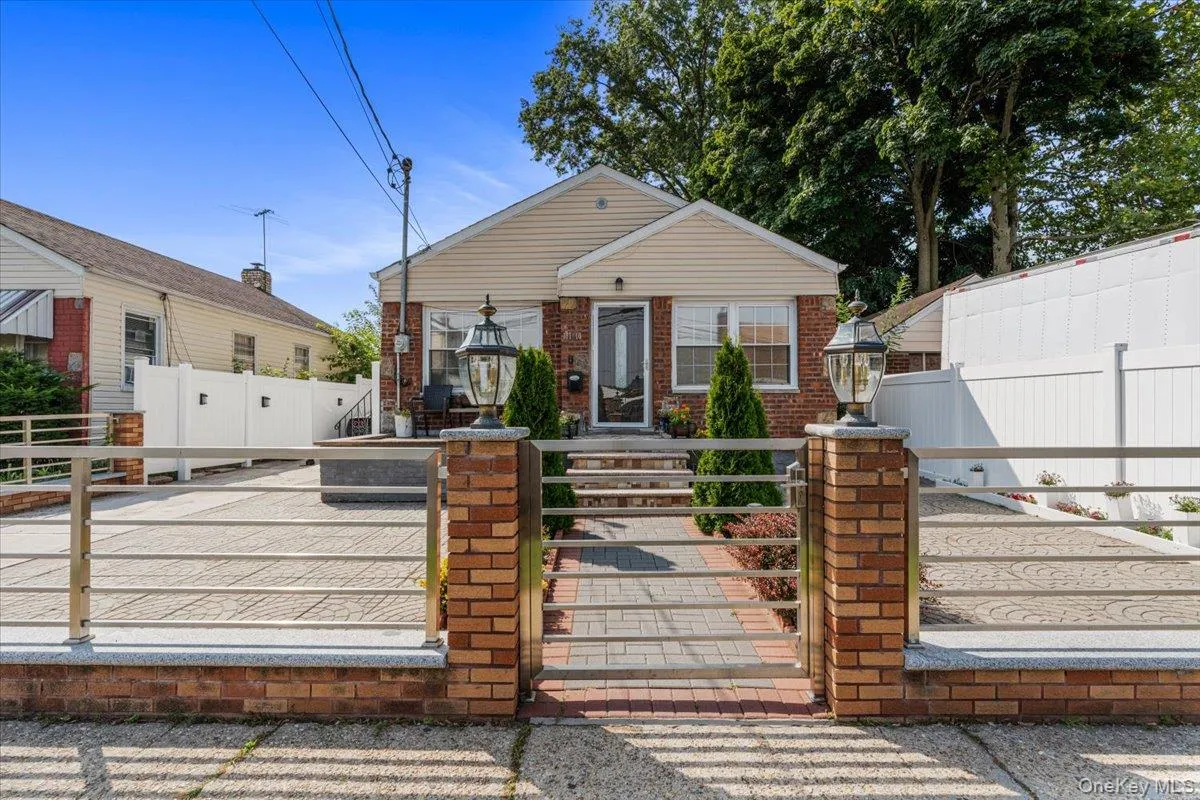 18710 121st Avenue, New York, NY, 4 Bedrooms Bedrooms, 8 Rooms Rooms,2 BathroomsBathrooms,Residential,For Rent,121st,0,1026341 18710 121st Avenue, New York, NY, 4 Bedrooms Bedrooms, 8 Rooms Rooms,2 BathroomsBathrooms,Residential,For Rent,121st,0,1026341